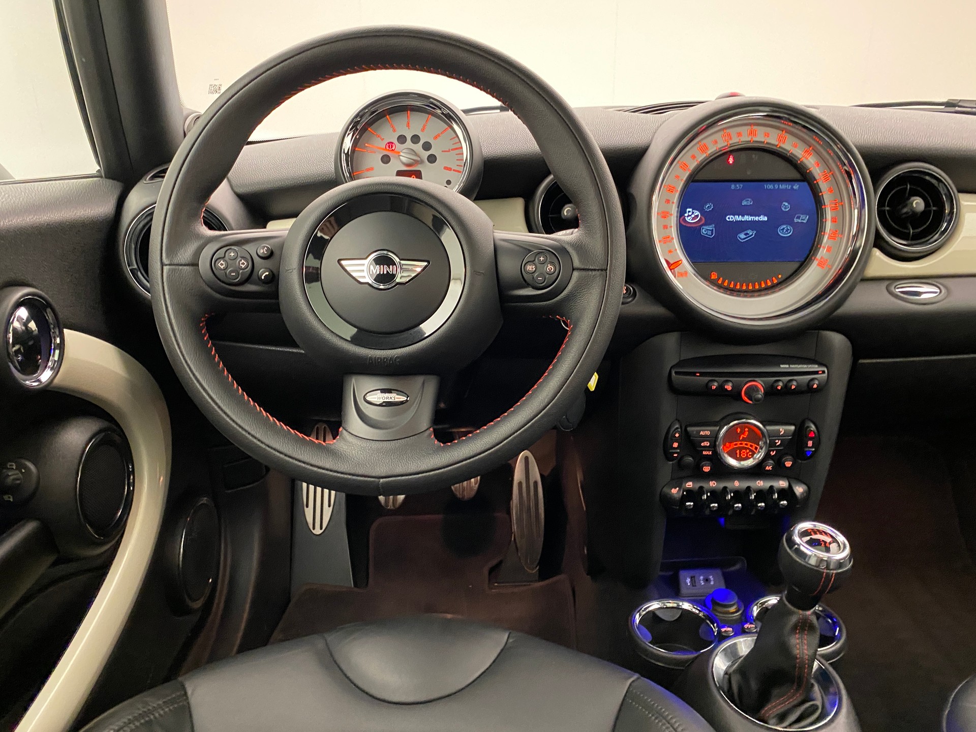 MINI Mini Cooper S John Mini Cooper Works Edition-image-8