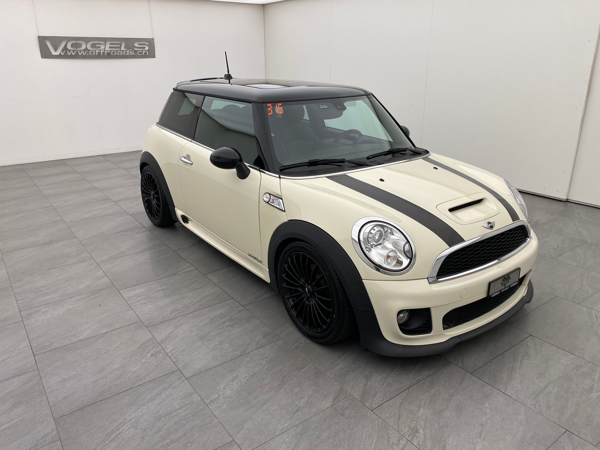 MINI Mini Cooper S John Mini Cooper Works Edition-showroom-element-2