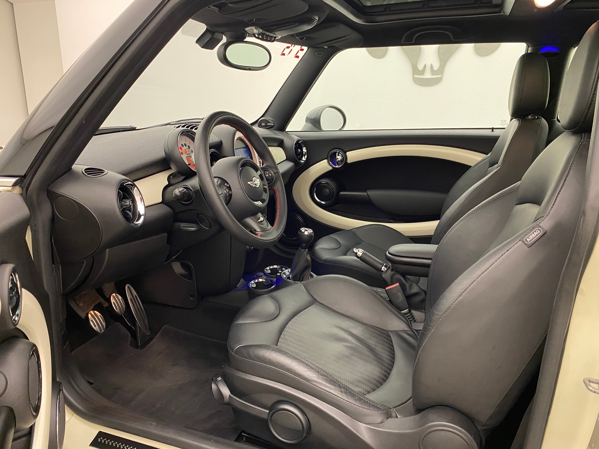 MINI Mini Cooper S John Mini Cooper Works Edition-image-10
