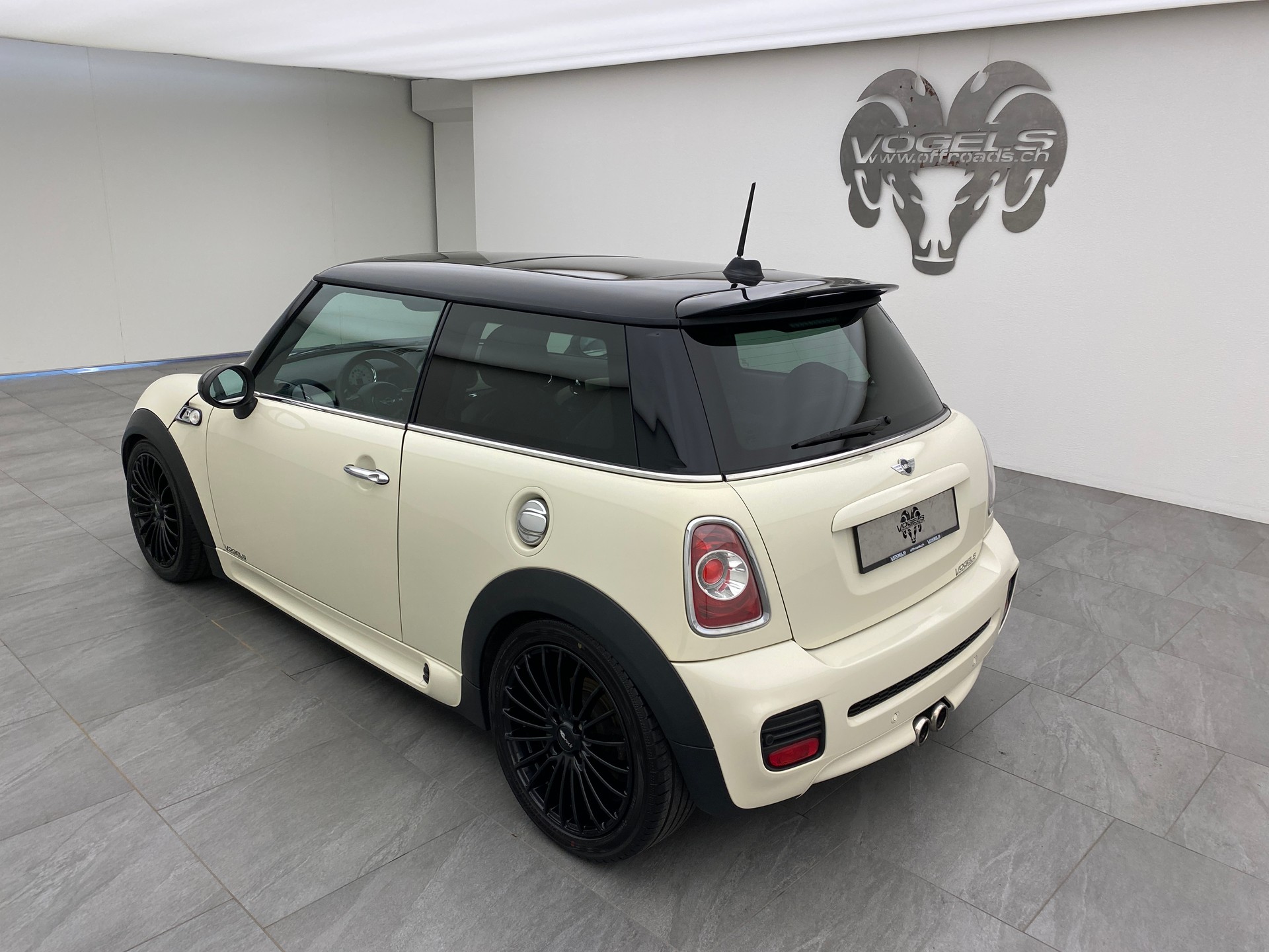 MINI Mini Cooper S John Mini Cooper Works Edition-image-5