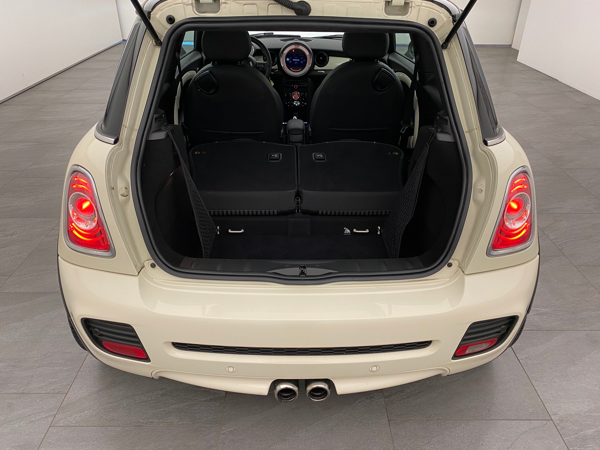 MINI Mini Cooper S John Mini Cooper Works Edition-image-15