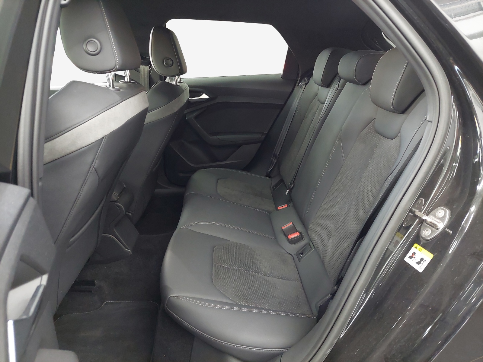 AUDI A1 Sportback 35 TFSI S Line S-tronic-image-11