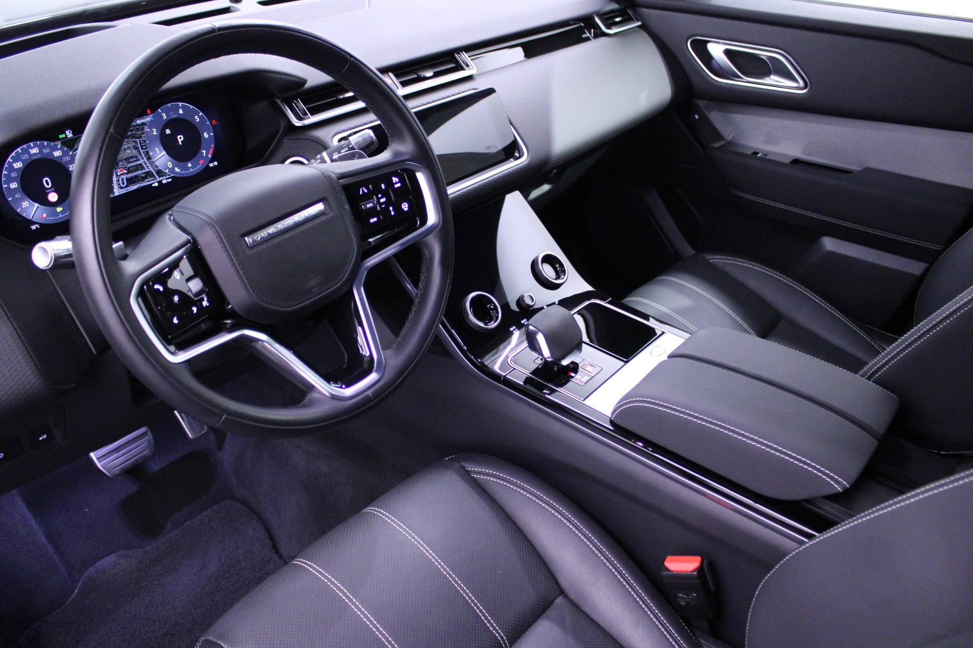 LAND ROVER Range Rover Velar 2.0 T R-Dynamic SE-image-6