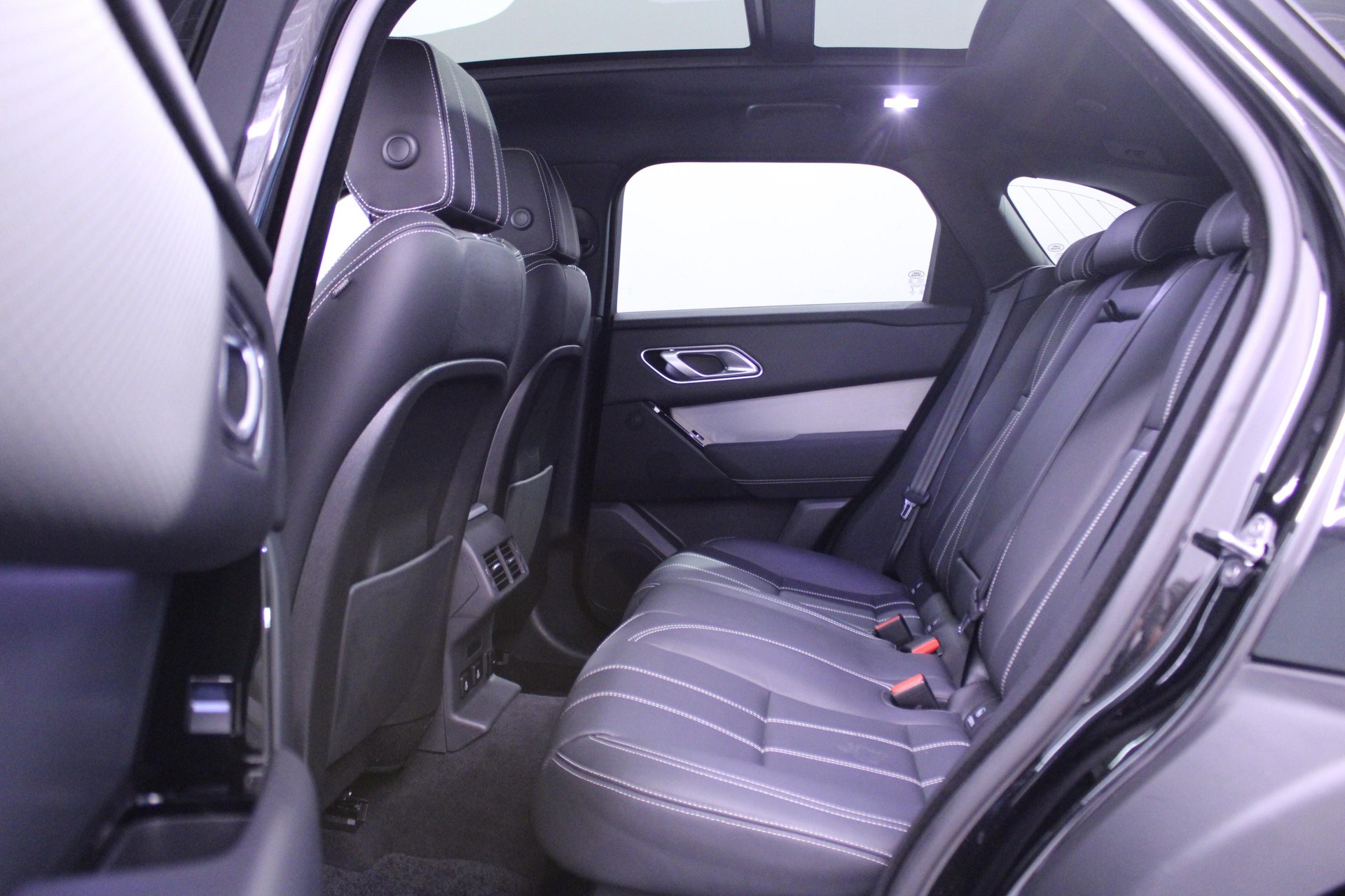 LAND ROVER Range Rover Velar 2.0 T R-Dynamic SE-image-9