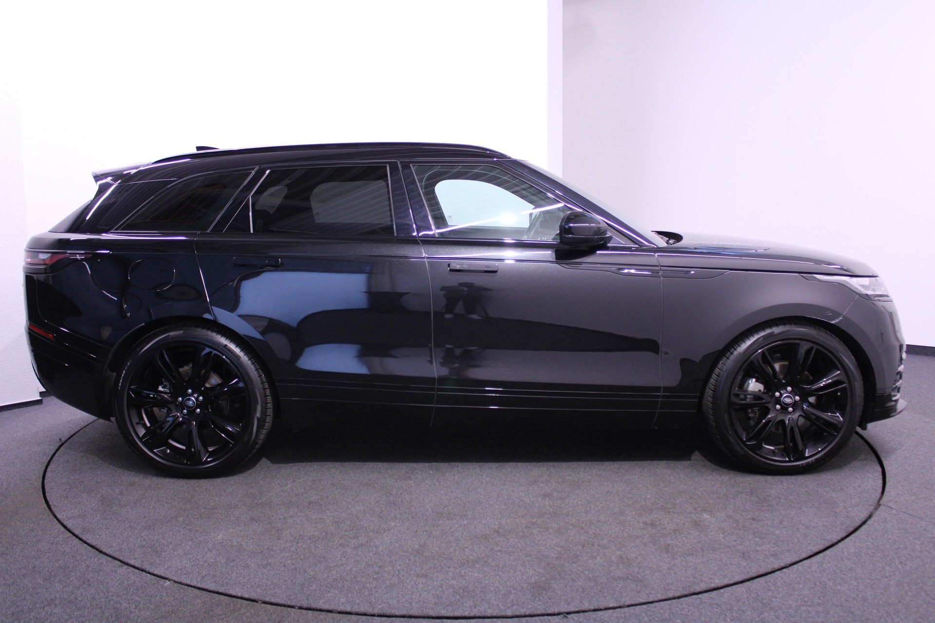 LAND ROVER Range Rover Velar 2.0 T R-Dynamic SE-image-4
