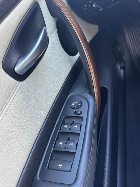 BMW 120i Cabrio-image-19