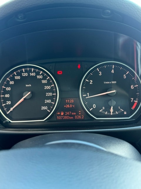 BMW 120i Cabrio-image-11