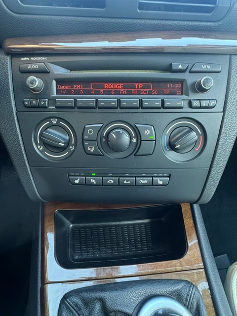 BMW 120i Cabrio-image-12