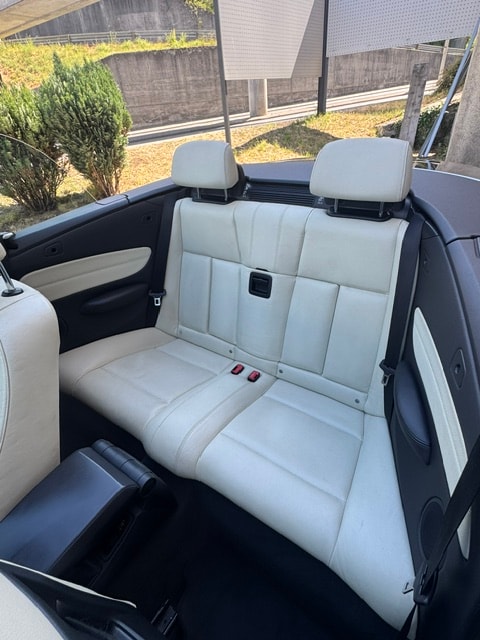 BMW 120i Cabrio-image-8