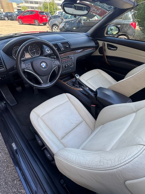 BMW 120i Cabrio-image-9