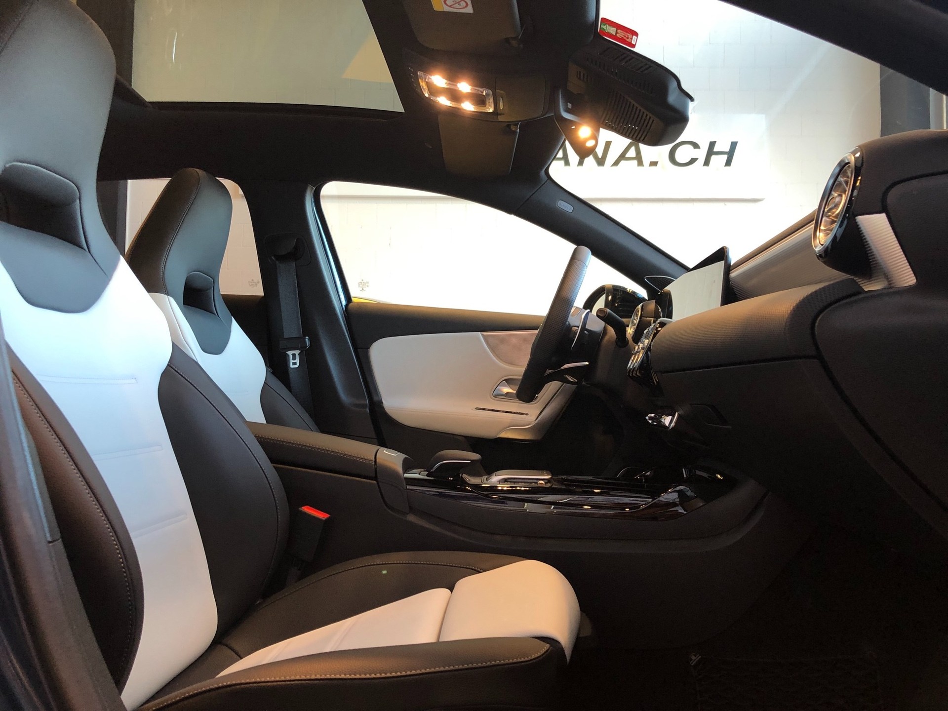 MERCEDES-BENZ A 45 S AMG 4Matic+ Speedshift-image-5