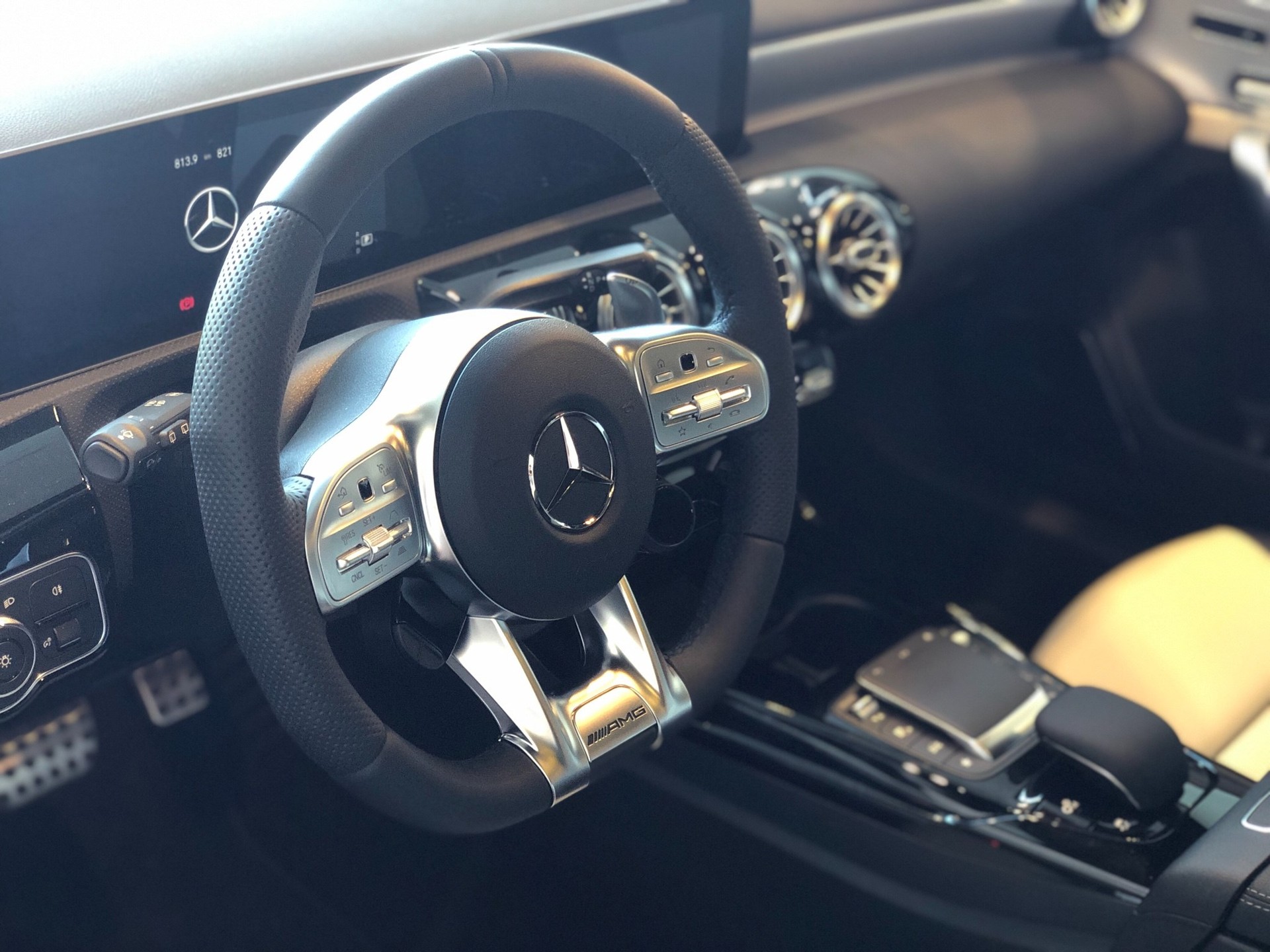 MERCEDES-BENZ A 45 S AMG 4Matic+ Speedshift-image-8