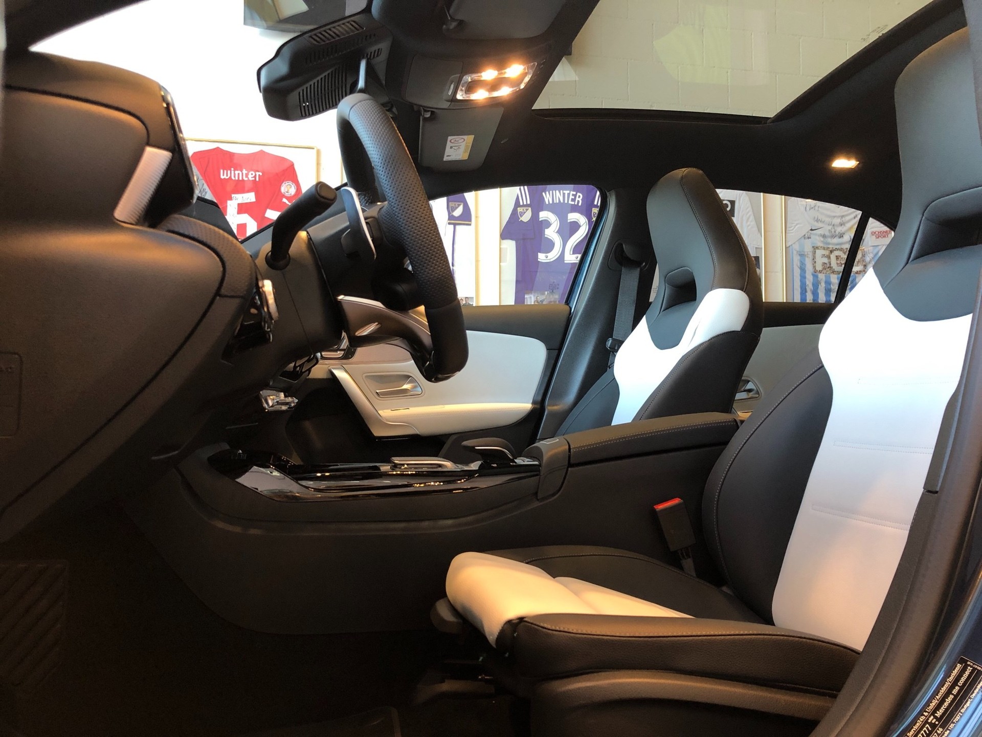 MERCEDES-BENZ A 45 S AMG 4Matic+ Speedshift-image-4