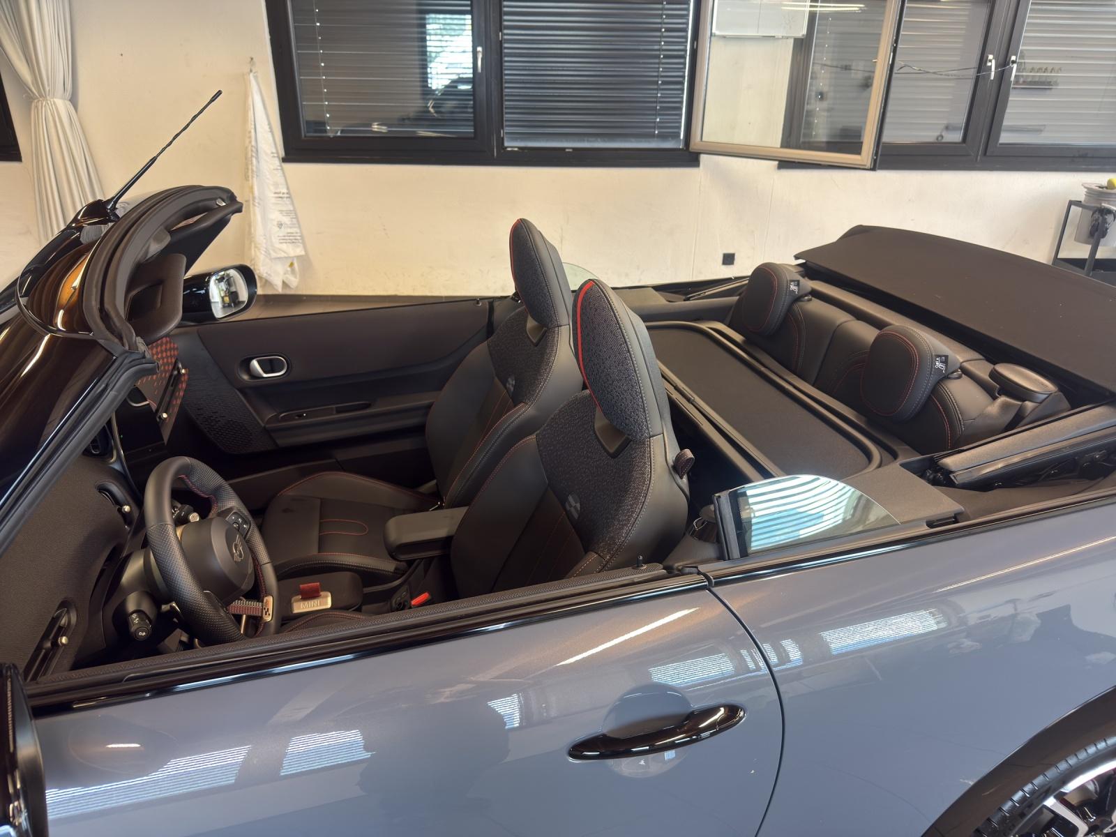 MINI Cabrio F67 2.0i John Cooper Works-image-22