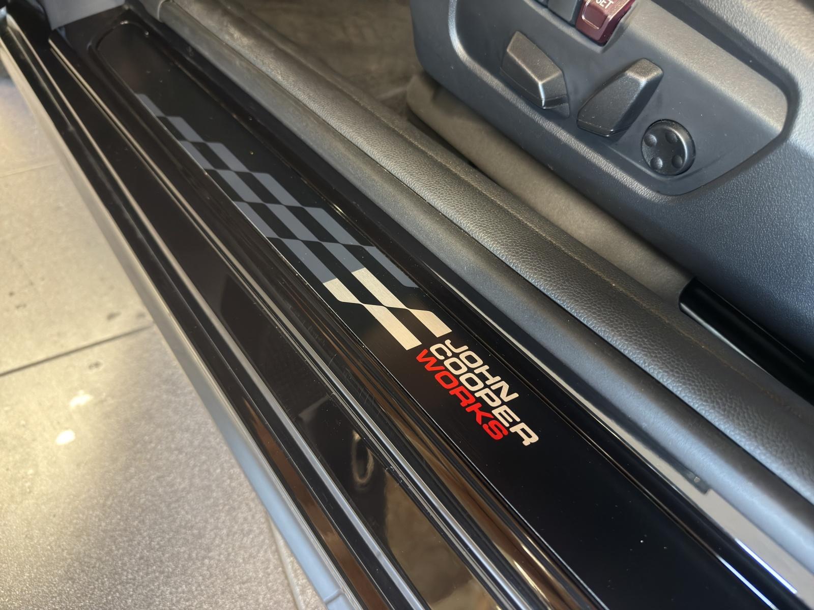 MINI Cabrio F67 2.0i John Cooper Works-image-21