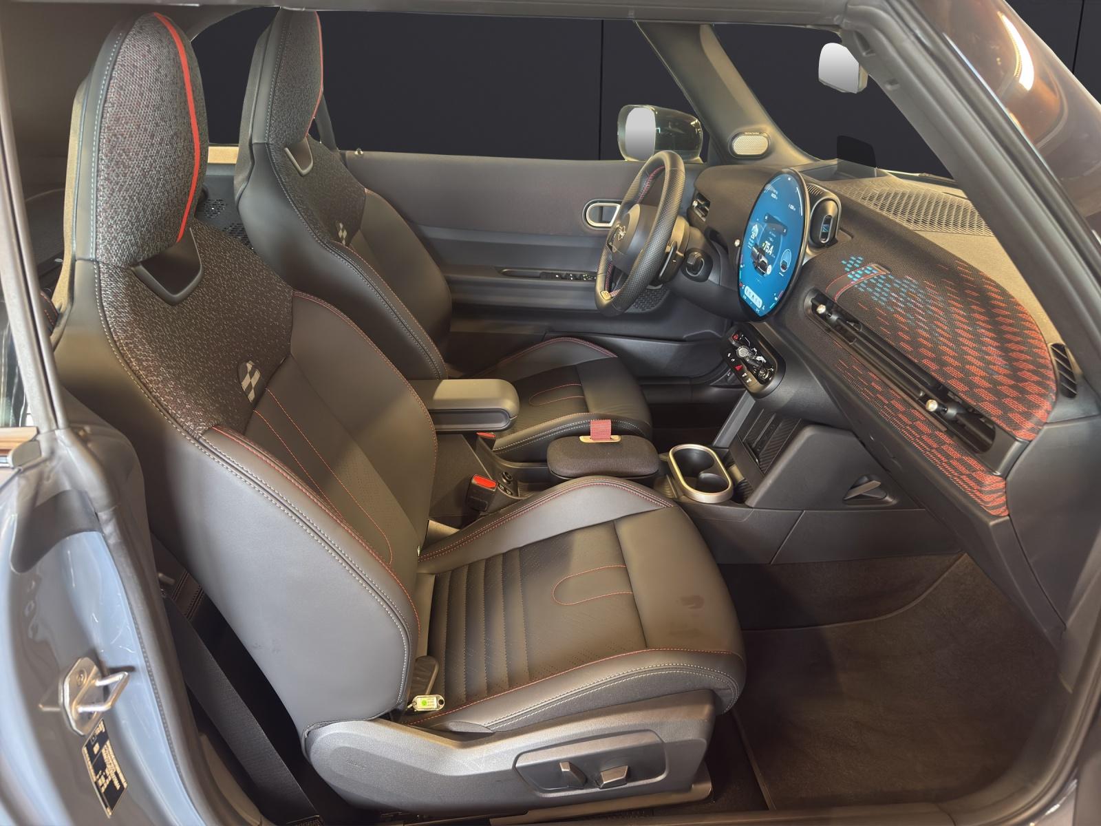 MINI Cabrio F67 2.0i John Cooper Works-image-14