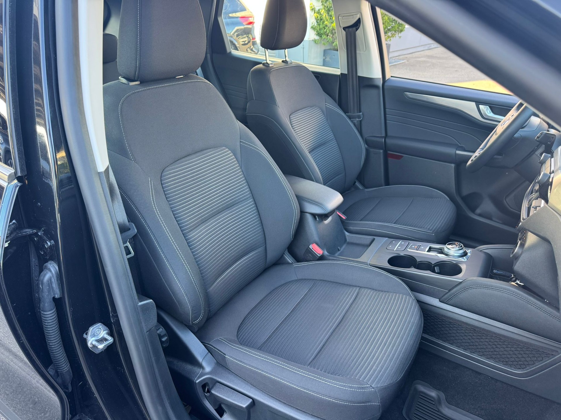FORD Kuga 2.5 PHEV Titanium 2WD-image-14