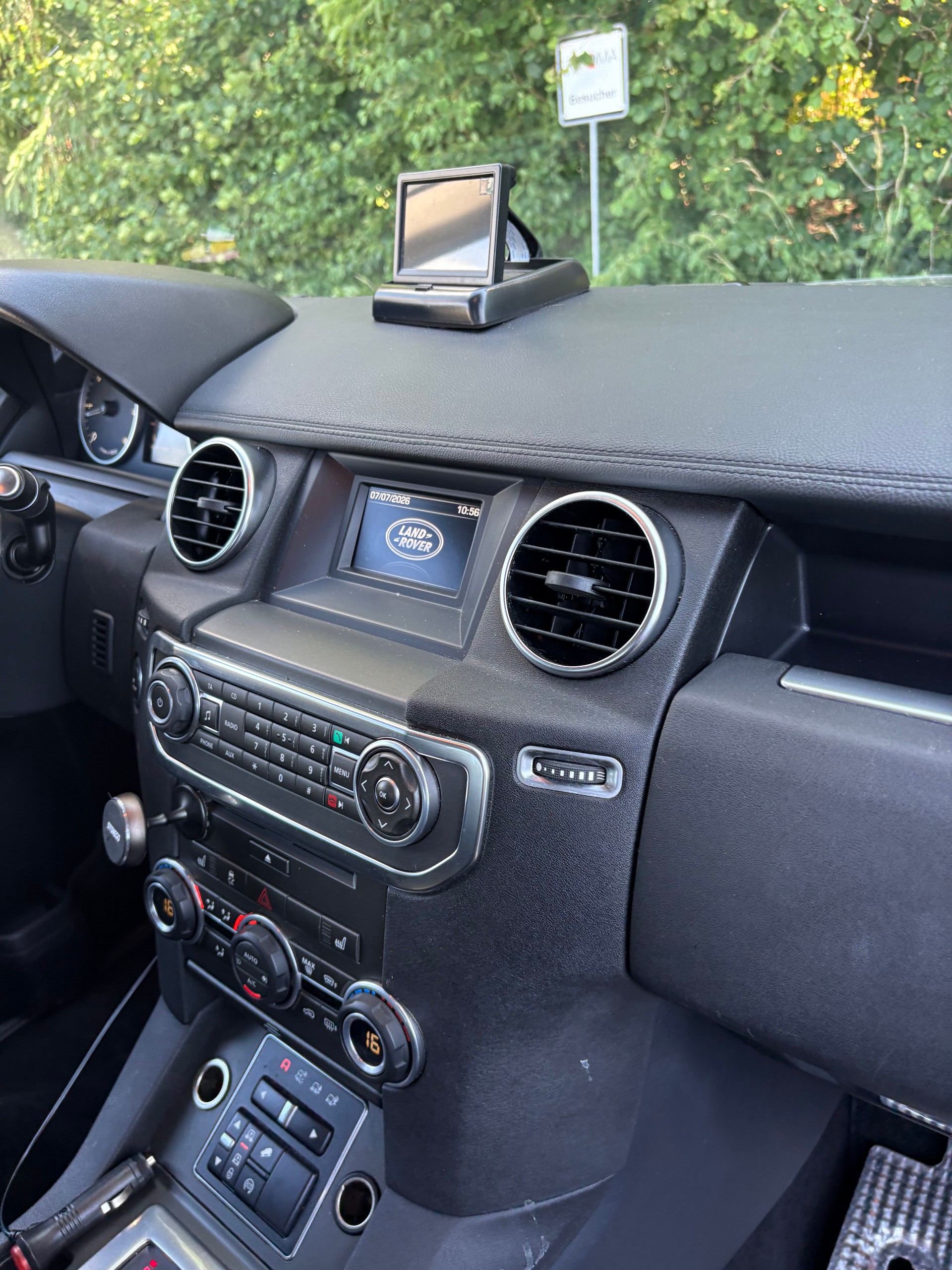 LAND ROVER Discovery 3.0 TDV6 SE Automatic-image-15