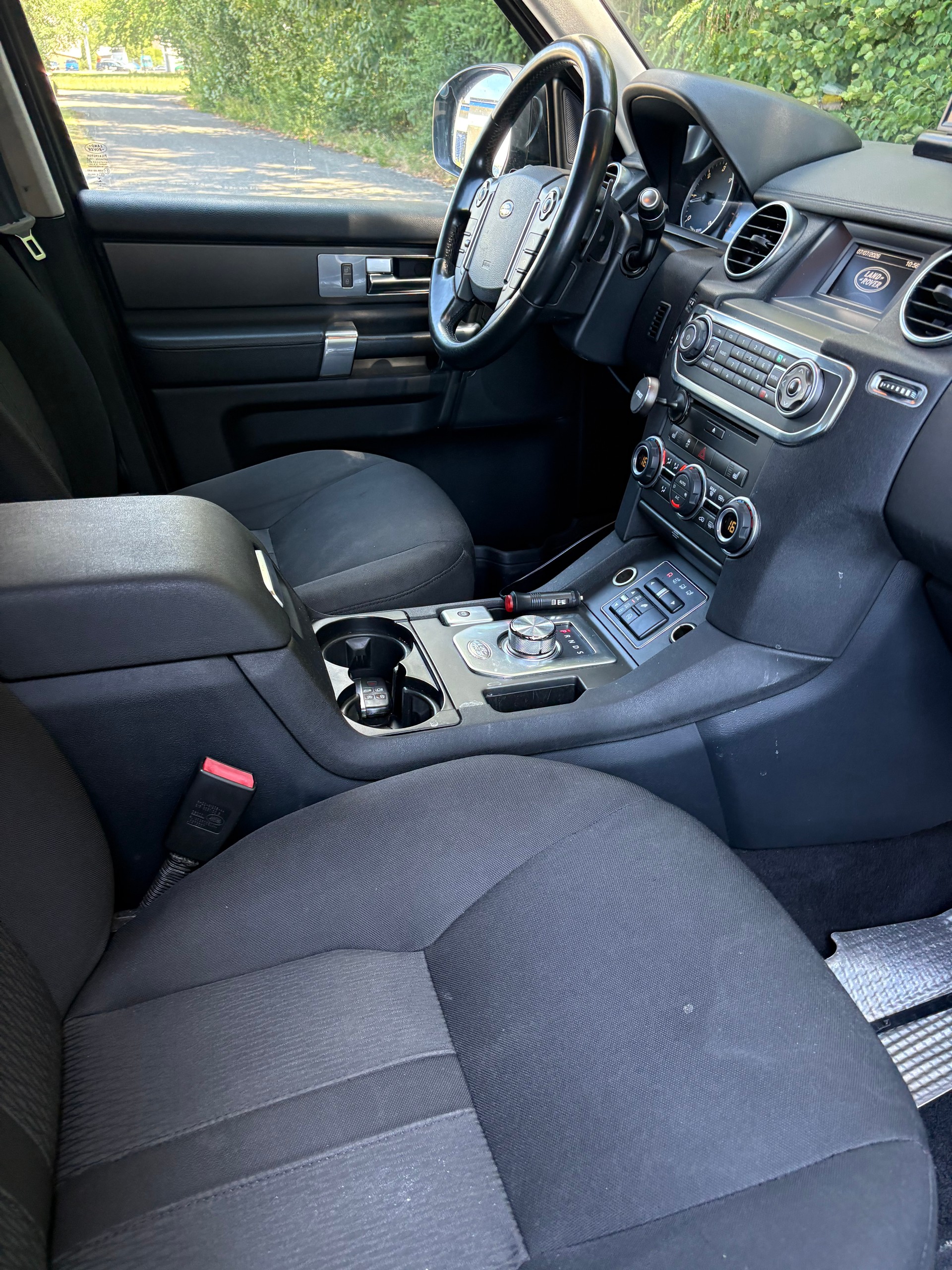 LAND ROVER Discovery 3.0 TDV6 SE Automatic-image-13