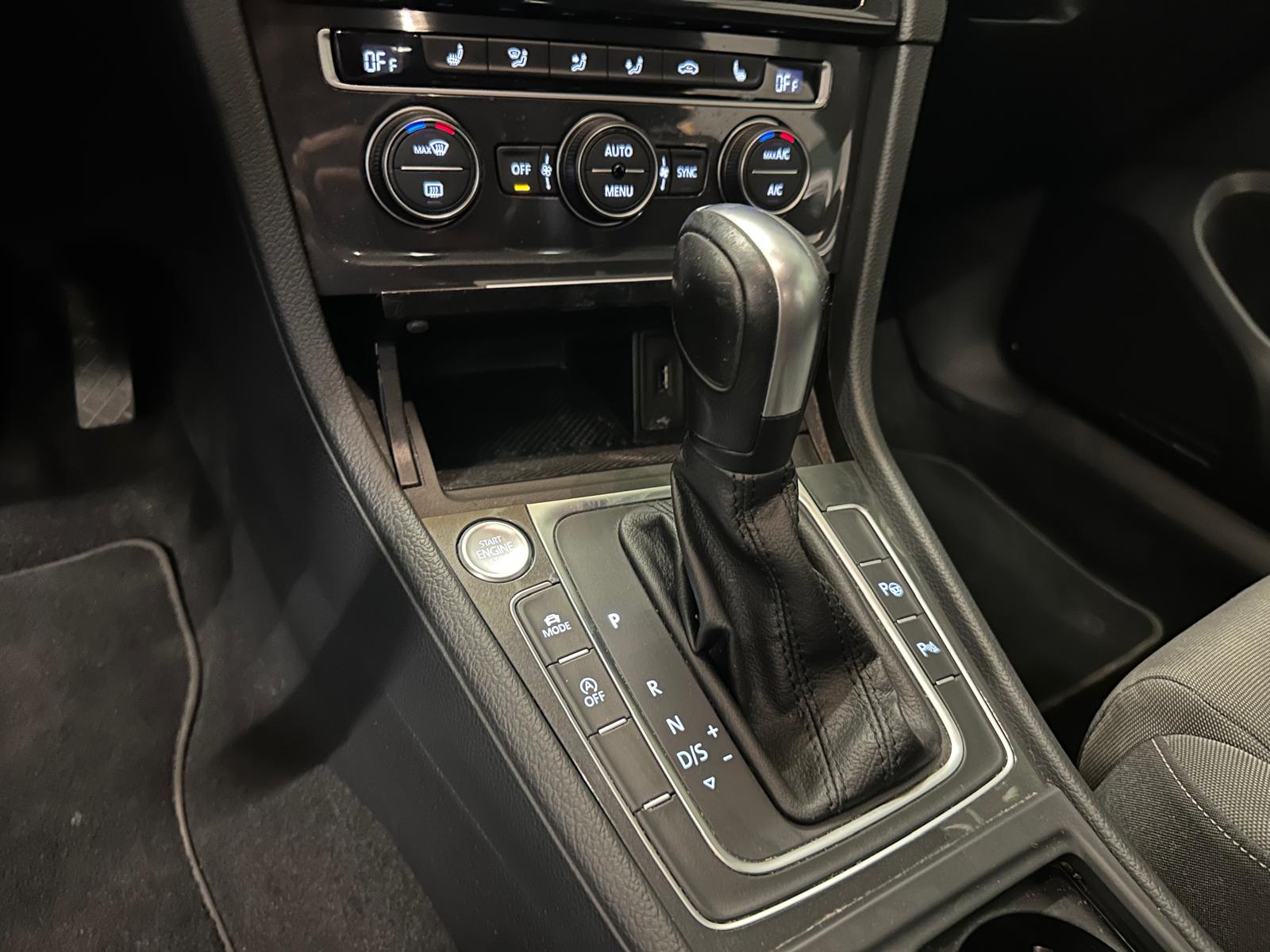 VW Golf 1.5 TSI R-LINE Edition 45 DSG-image-23