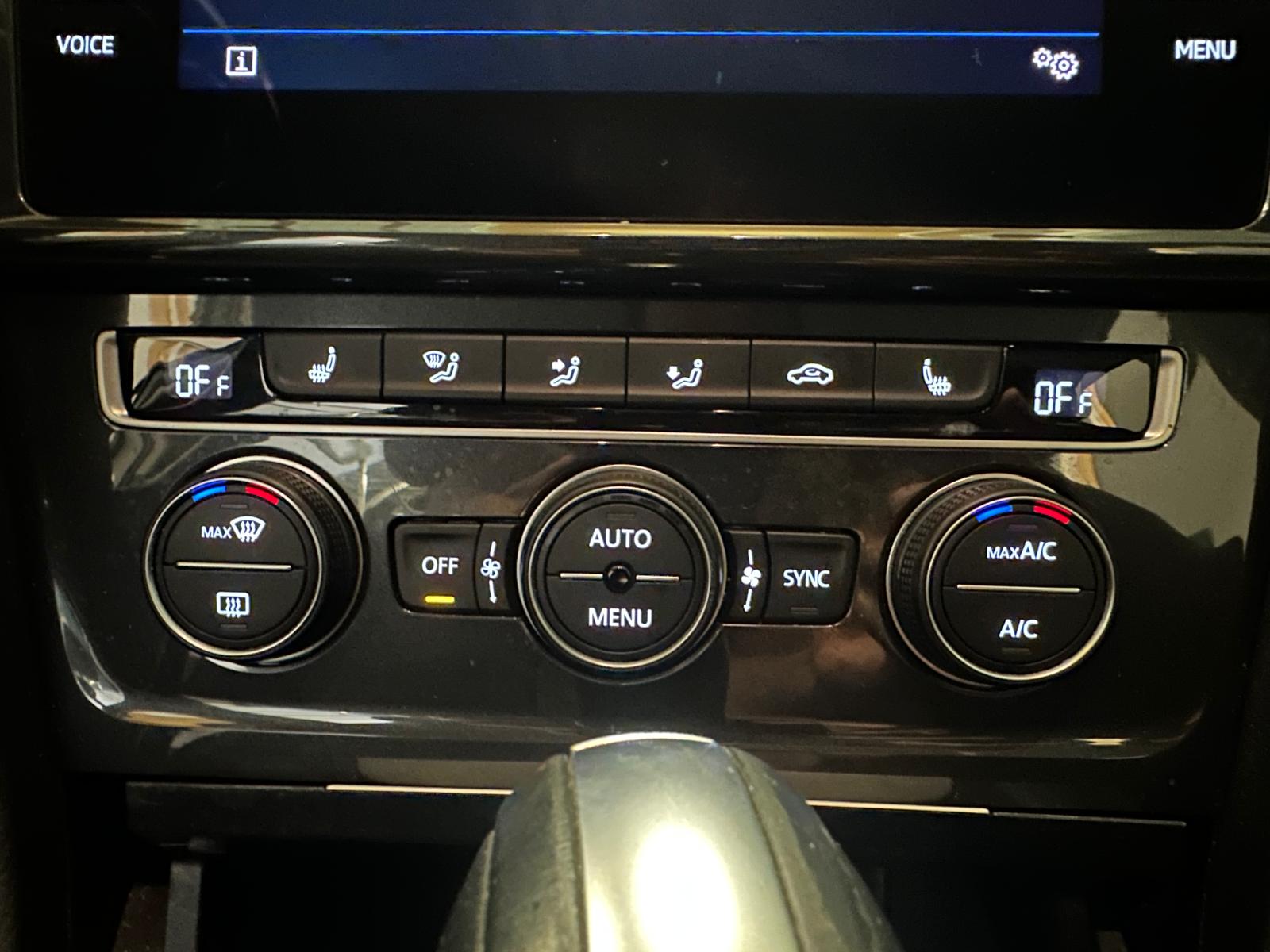 VW Golf 1.5 TSI R-LINE Edition 45 DSG-image-22