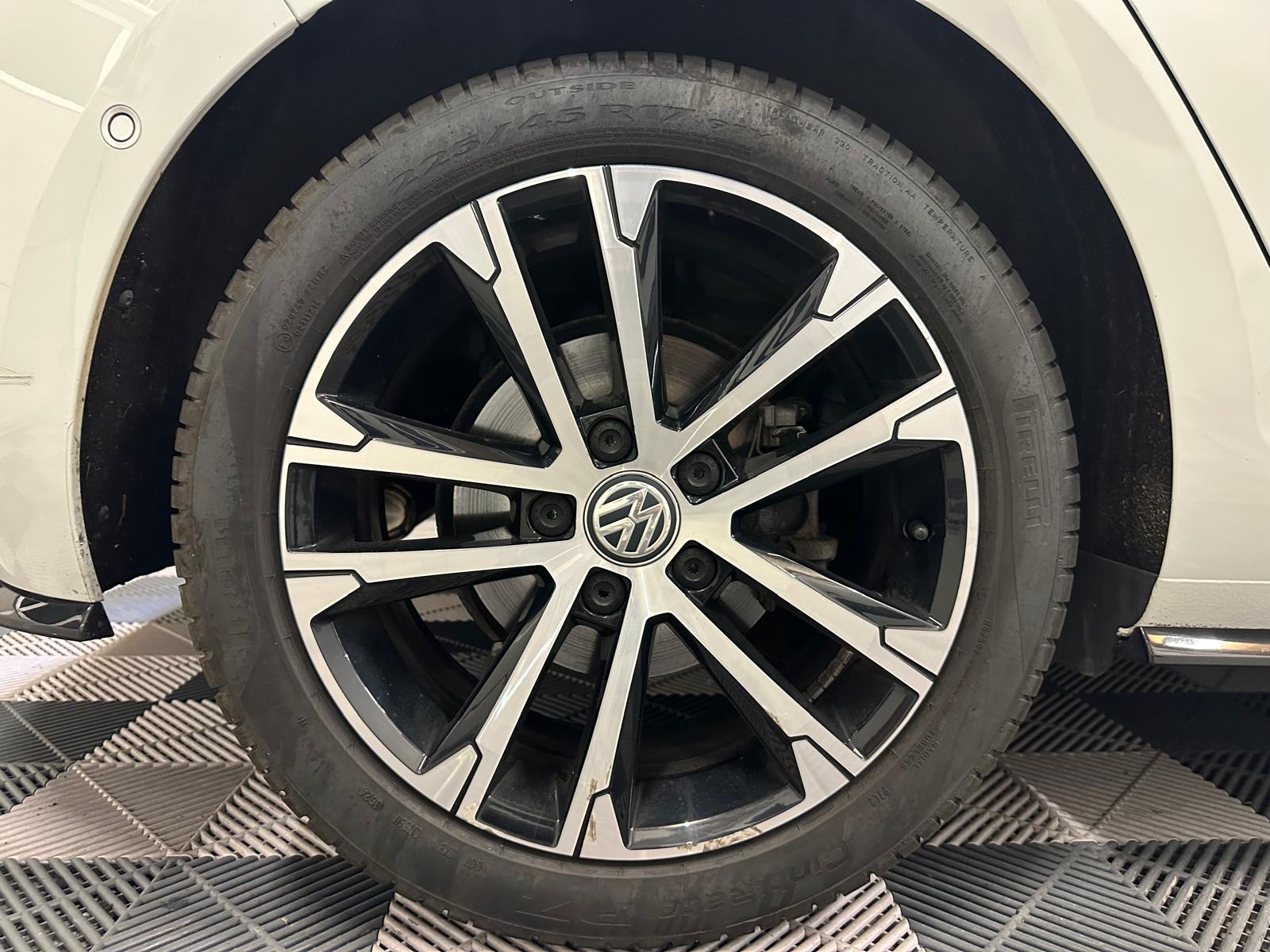 VW Golf 1.5 TSI R-LINE Edition 45 DSG-image-28