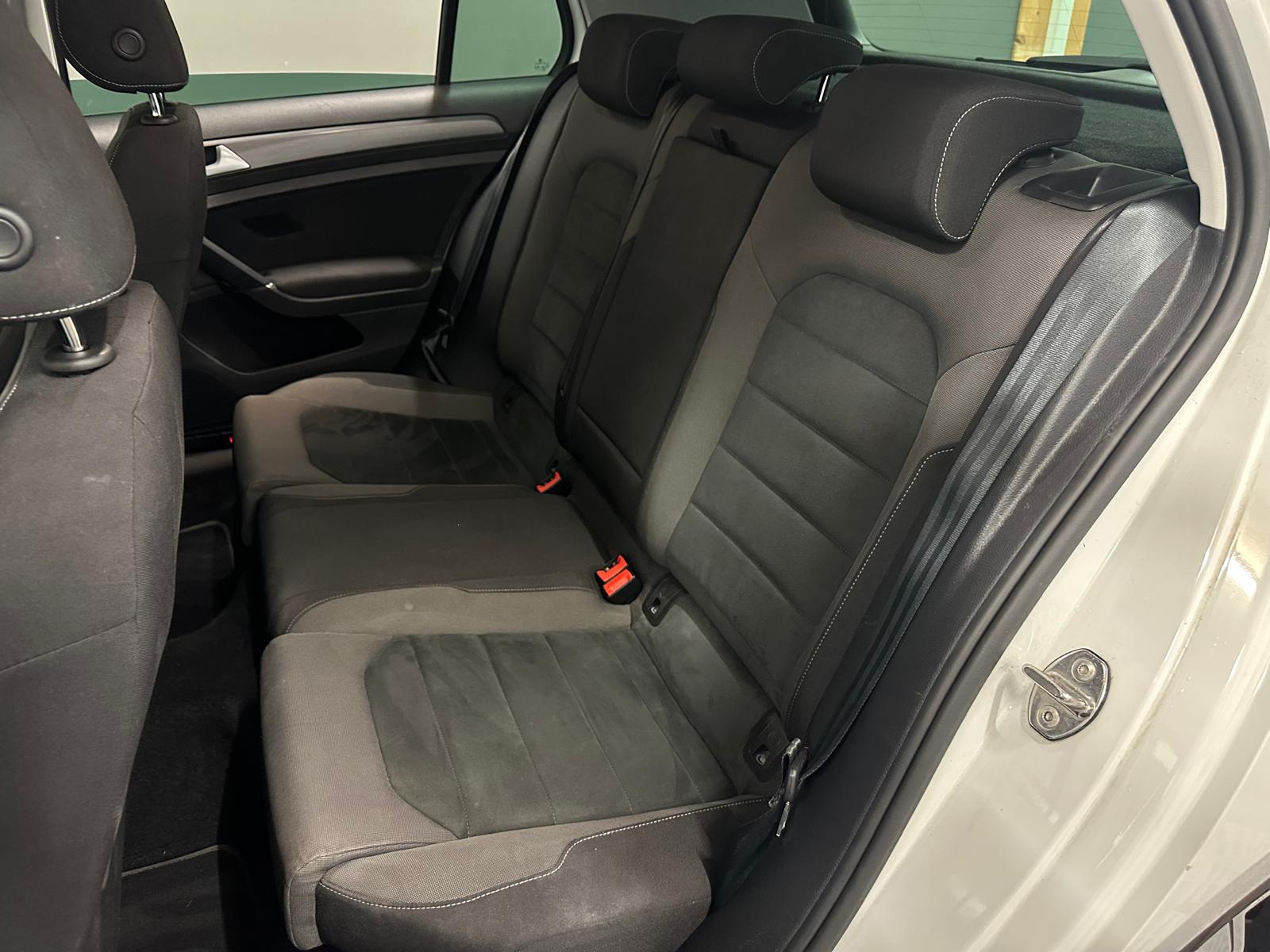 VW Golf 1.5 TSI R-LINE Edition 45 DSG-image-12