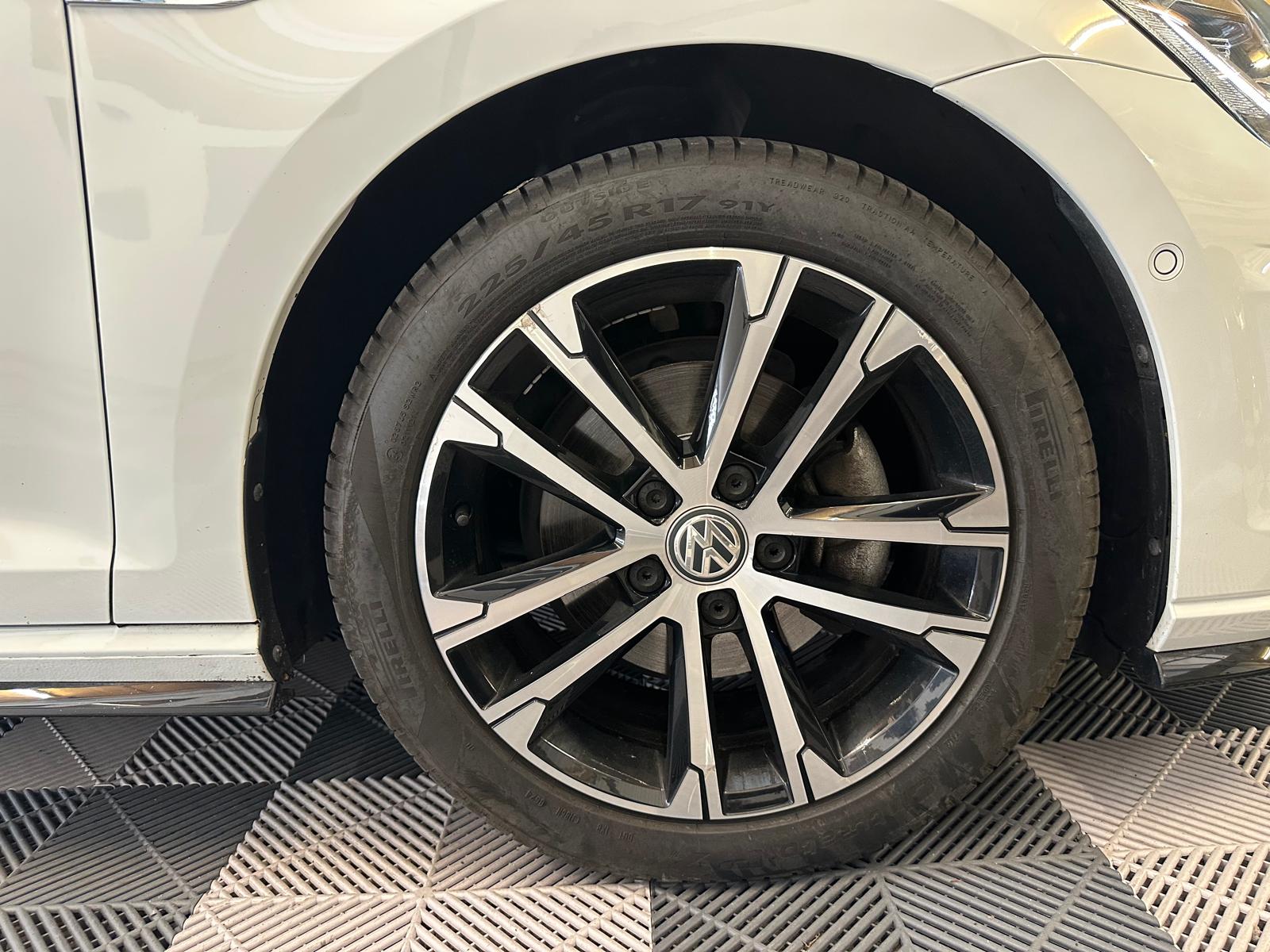 VW Golf 1.5 TSI R-LINE Edition 45 DSG-image-31