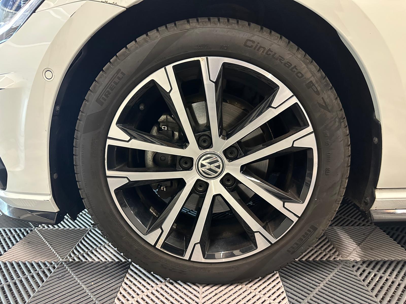 VW Golf 1.5 TSI R-LINE Edition 45 DSG-image-30