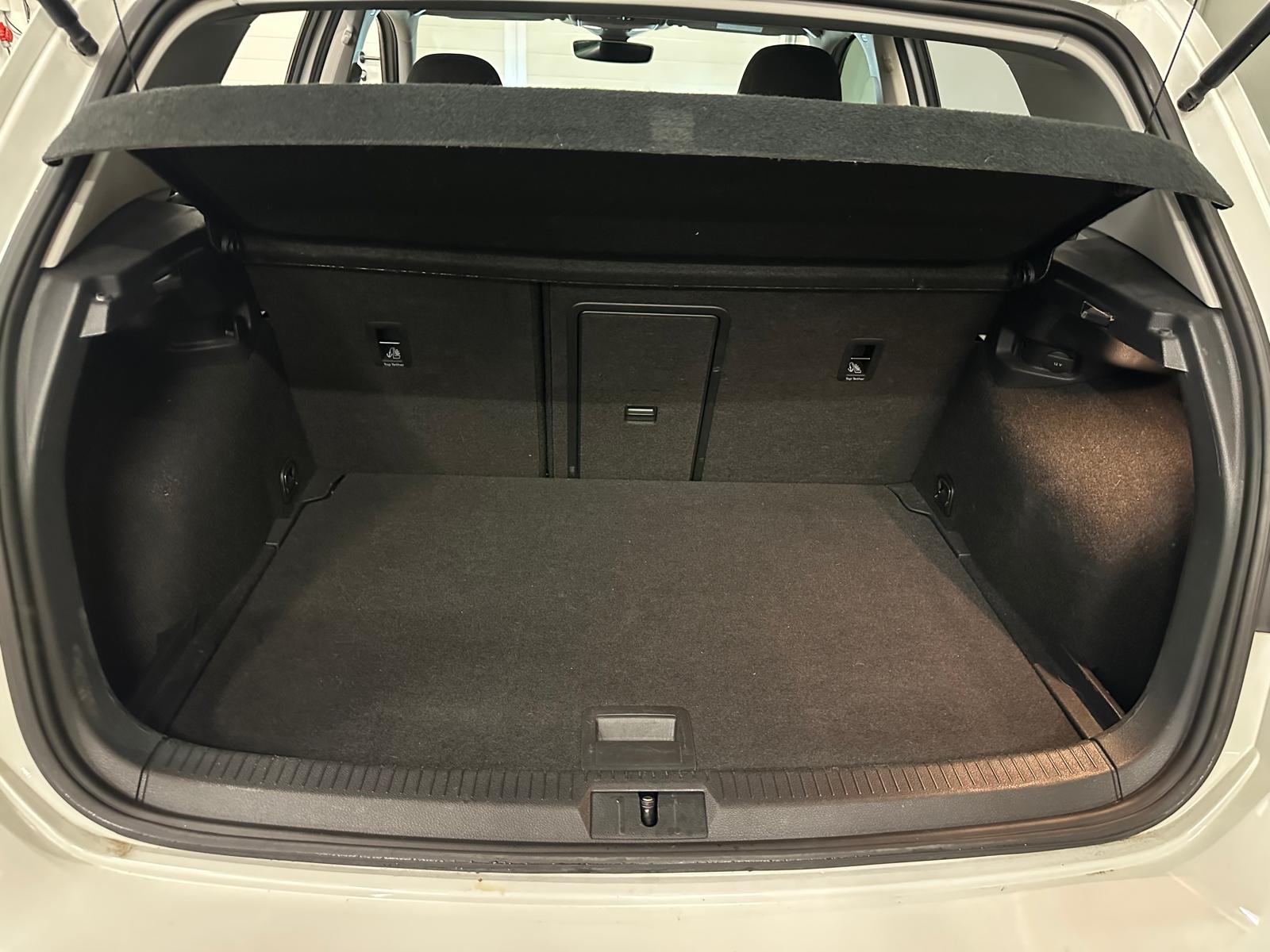 VW Golf 1.5 TSI R-LINE Edition 45 DSG-image-27