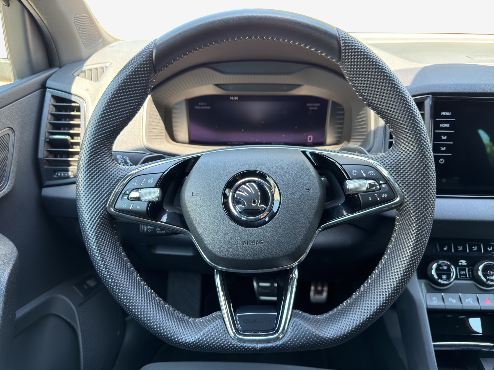 SKODA Karoq 2.0 TSI SportLine 4x4 DSG-image-9