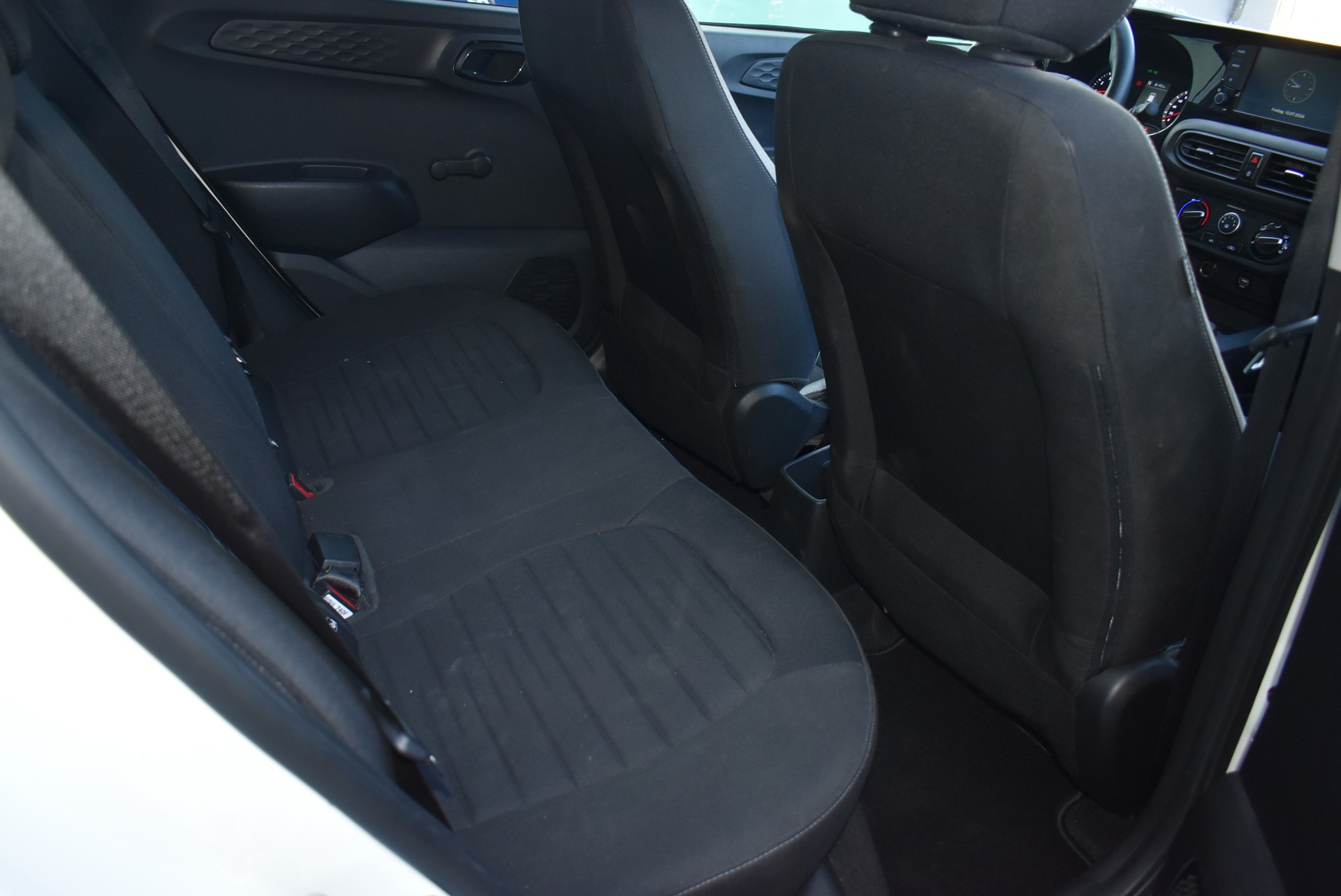 HYUNDAI i10 1.2 Launch Automat-image-3