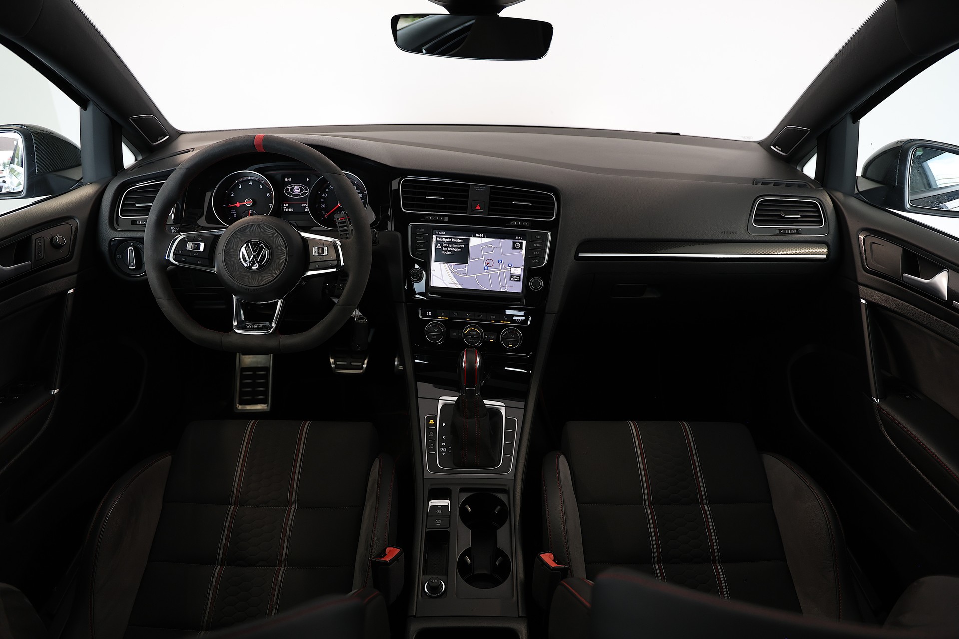 VW Golf VII 2.0 TSI GTI Clubsport DSG-image-11