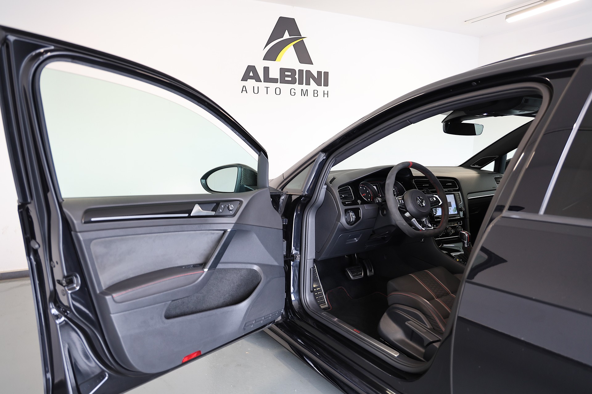 VW Golf VII 2.0 TSI GTI Clubsport DSG-image-5