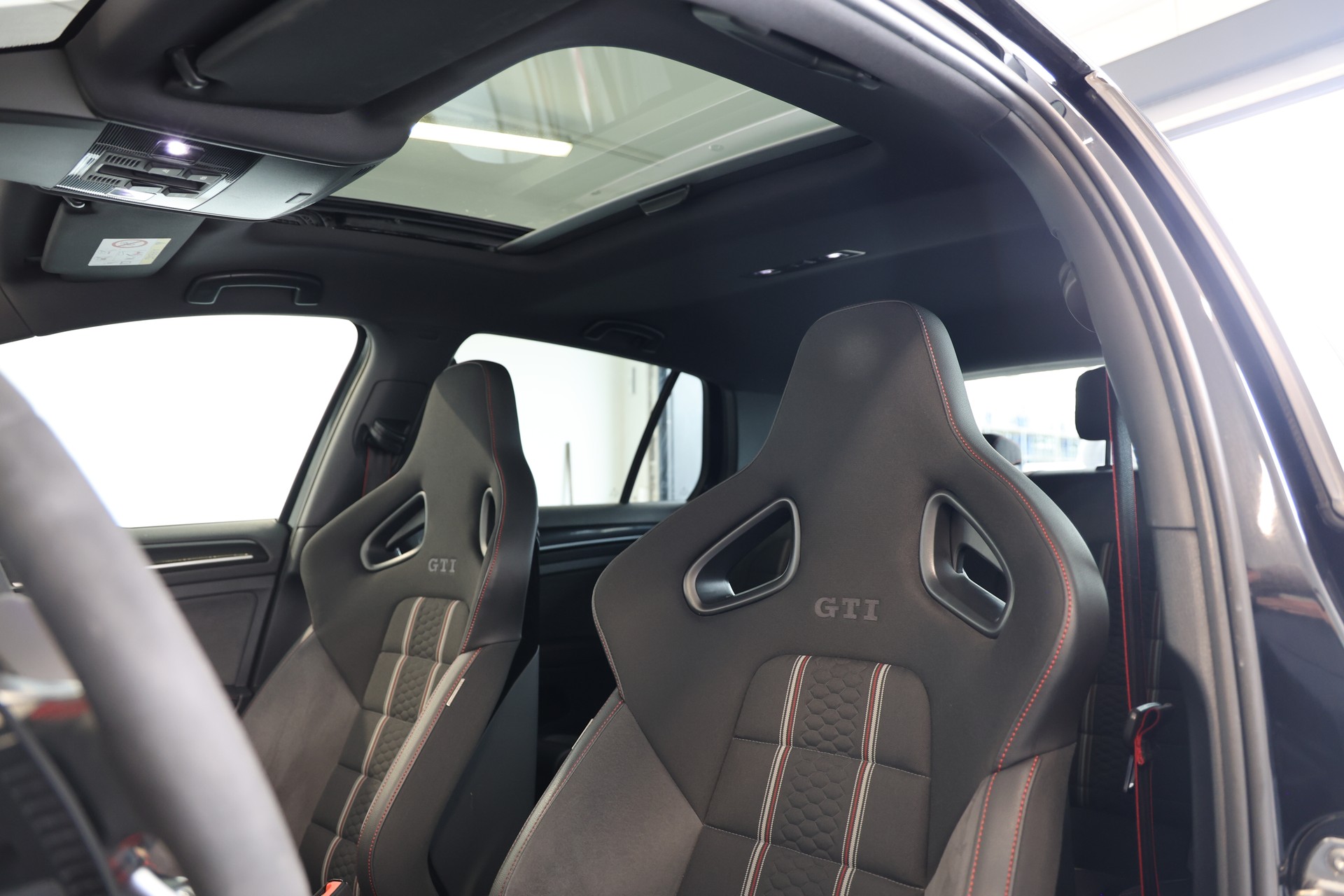 VW Golf VII 2.0 TSI GTI Clubsport DSG-image-8
