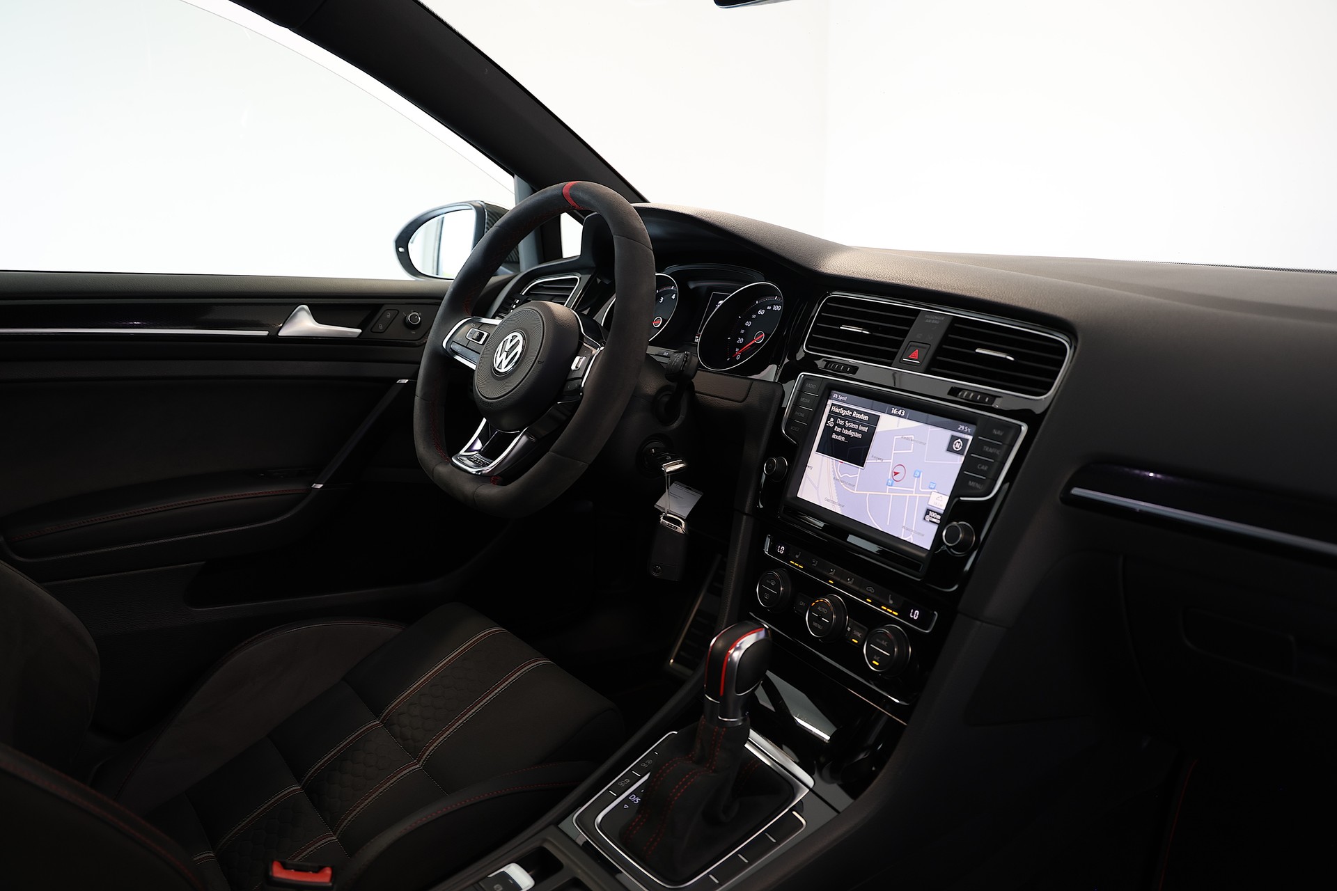 VW Golf VII 2.0 TSI GTI Clubsport DSG-image-14