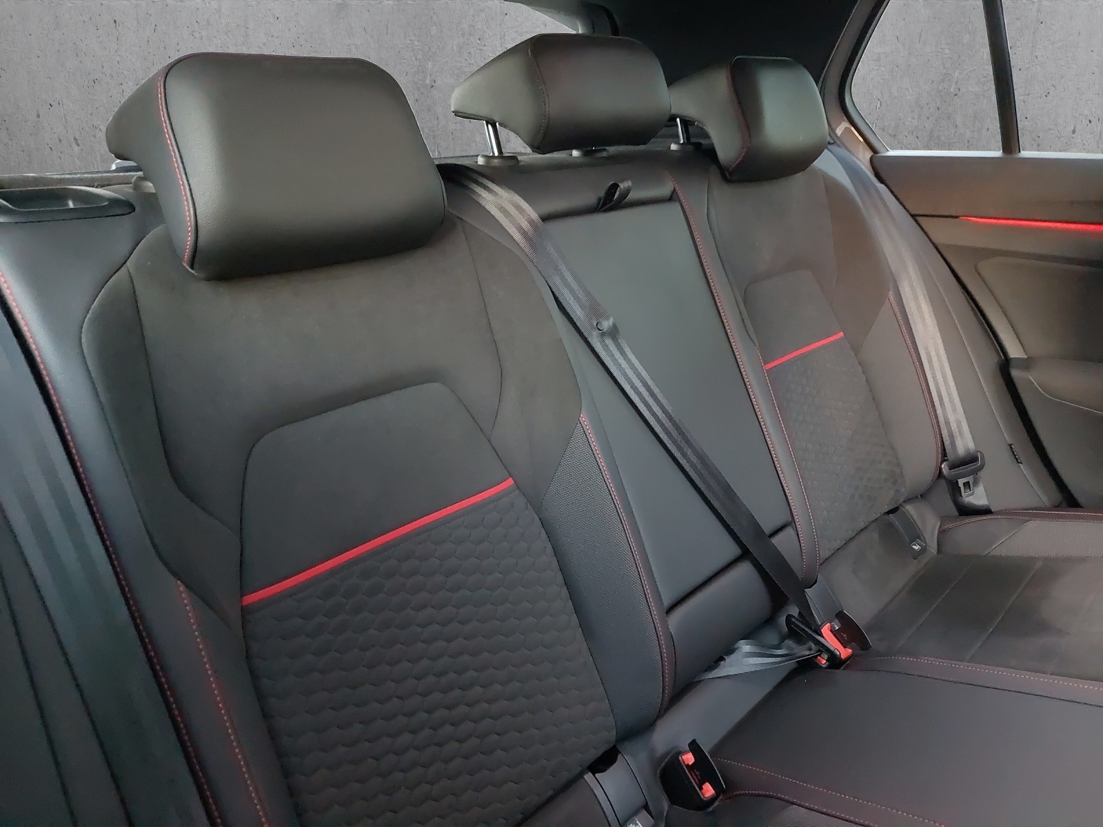VW Golf 2.0 TSI GTI Clubsport DSG-image-12