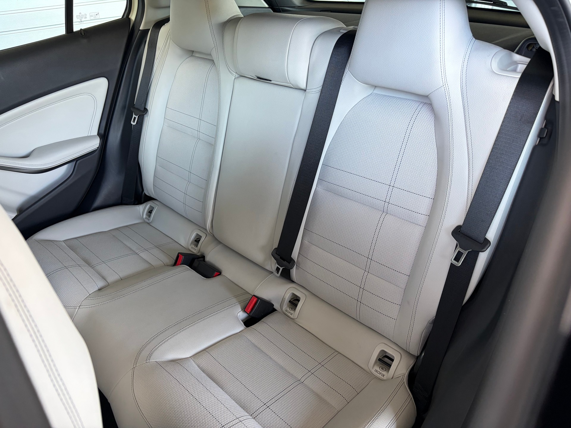 MERCEDES-BENZ GLA 200 Style-image-7