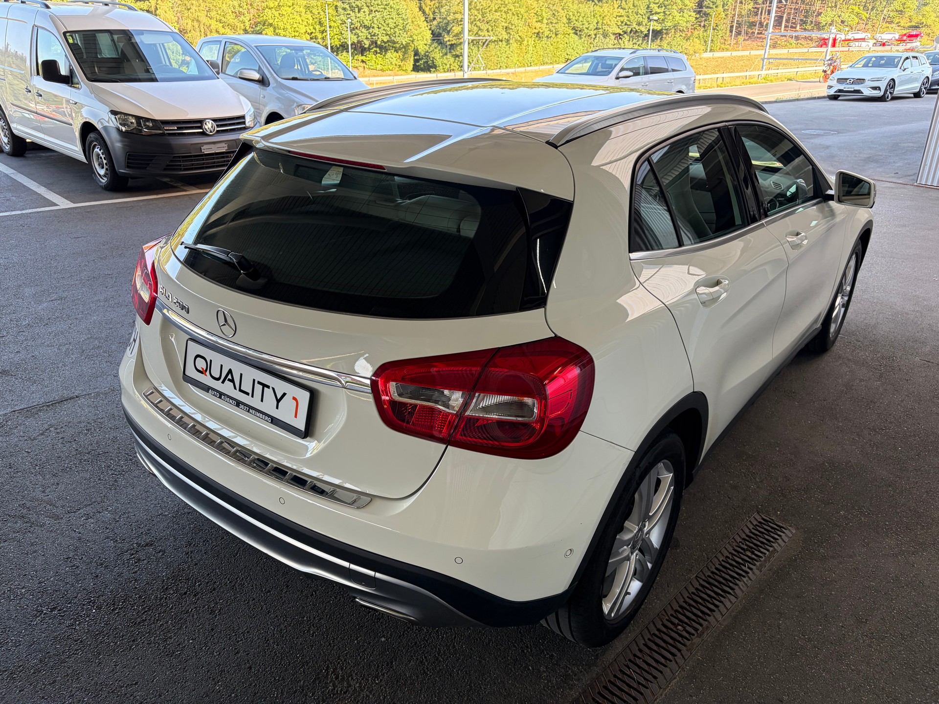MERCEDES-BENZ GLA 200 Style-image-3