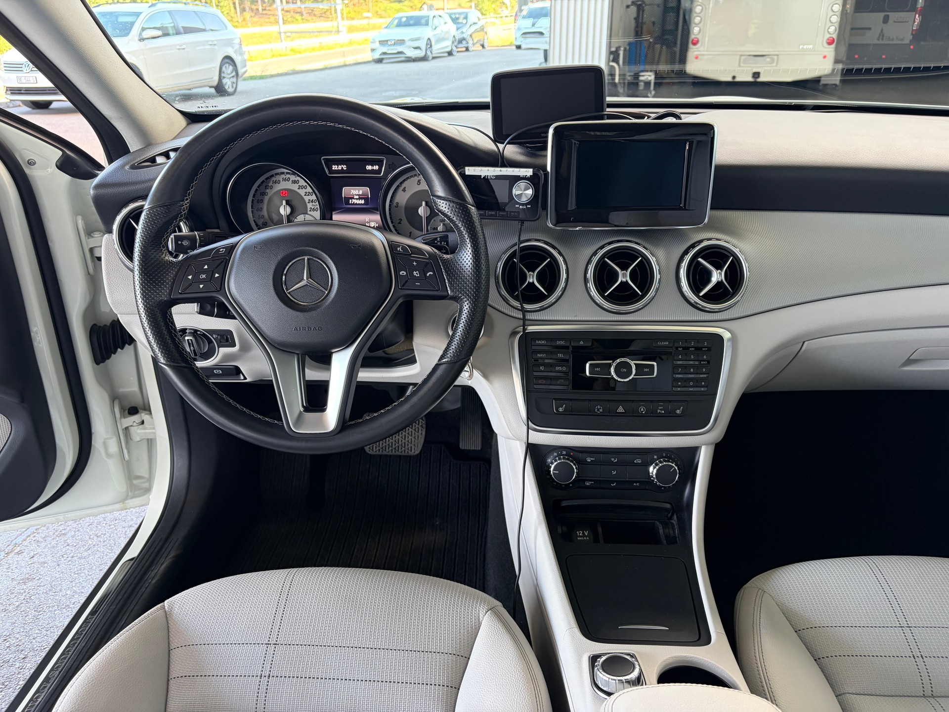 MERCEDES-BENZ GLA 200 Style-image-5