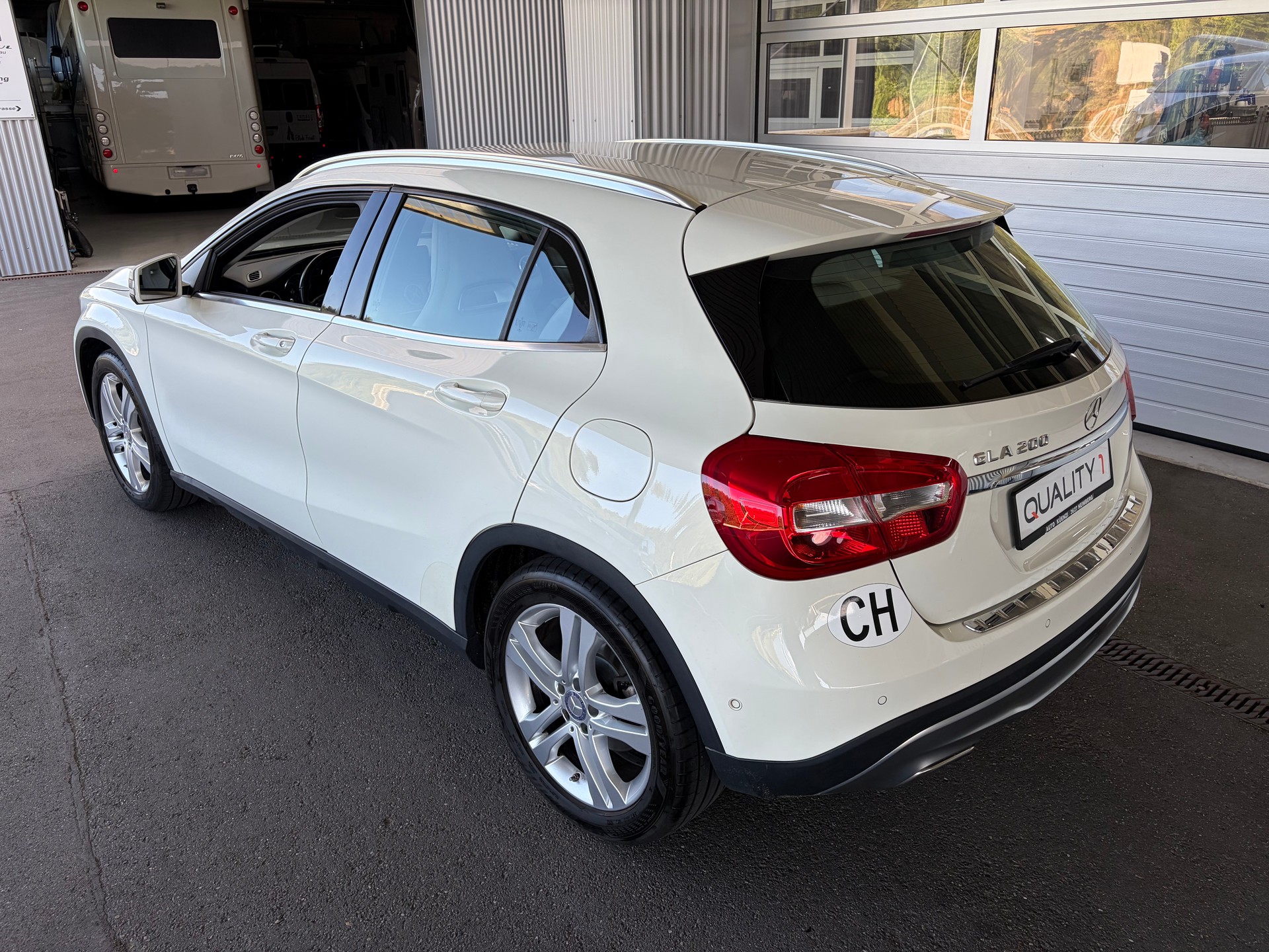 MERCEDES-BENZ GLA 200 Style-image-2