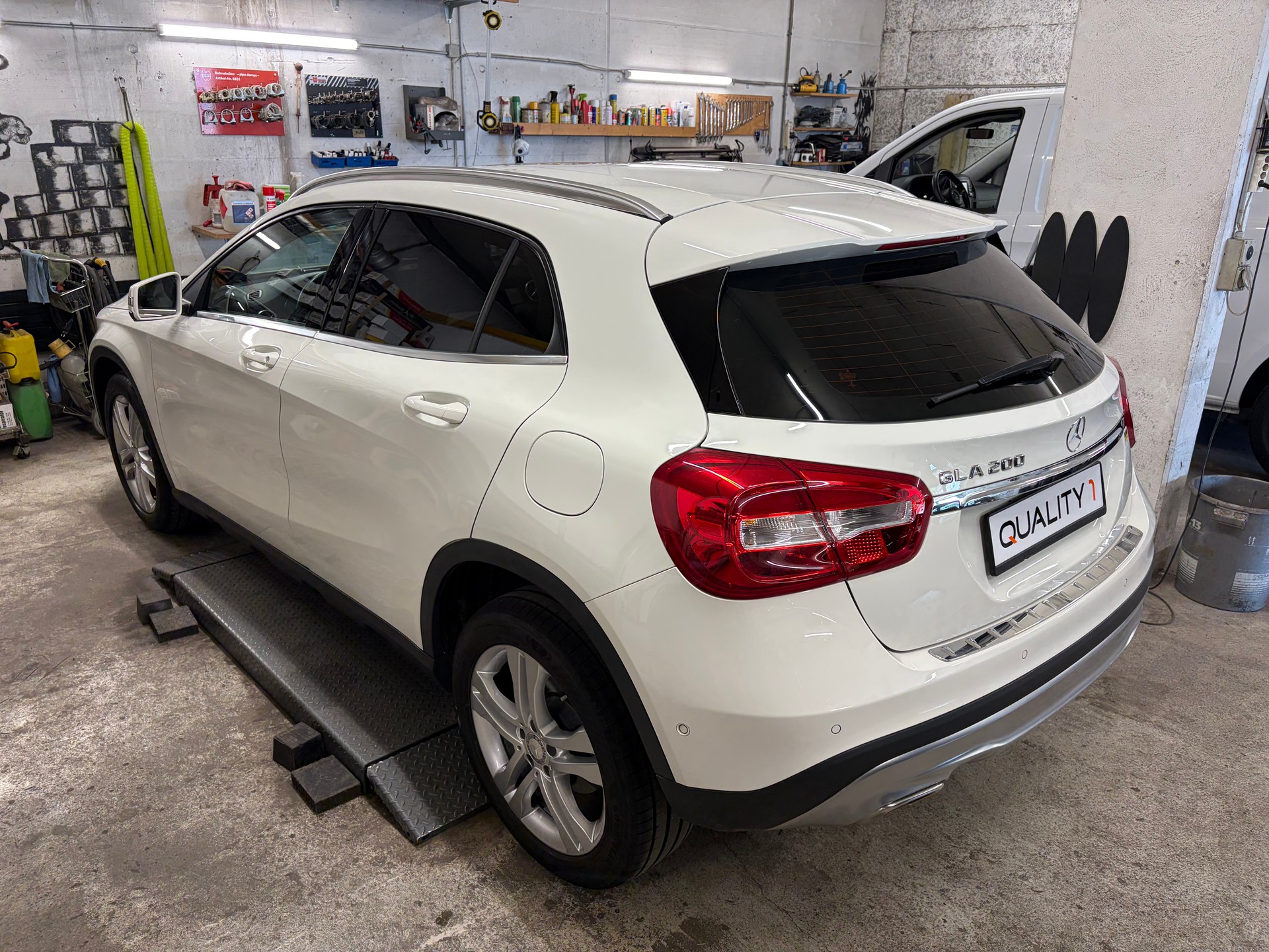 MERCEDES-BENZ GLA 200 Style-image-4