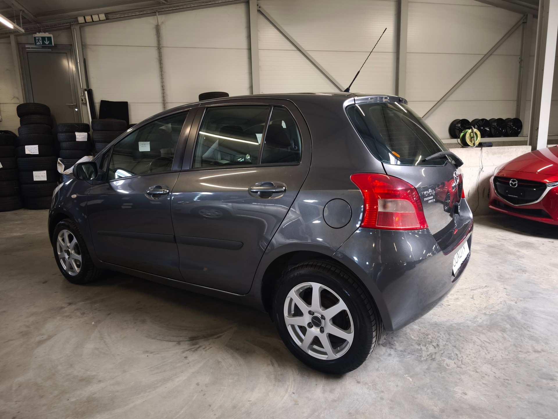 TOYOTA Yaris 1.3 City-image-4