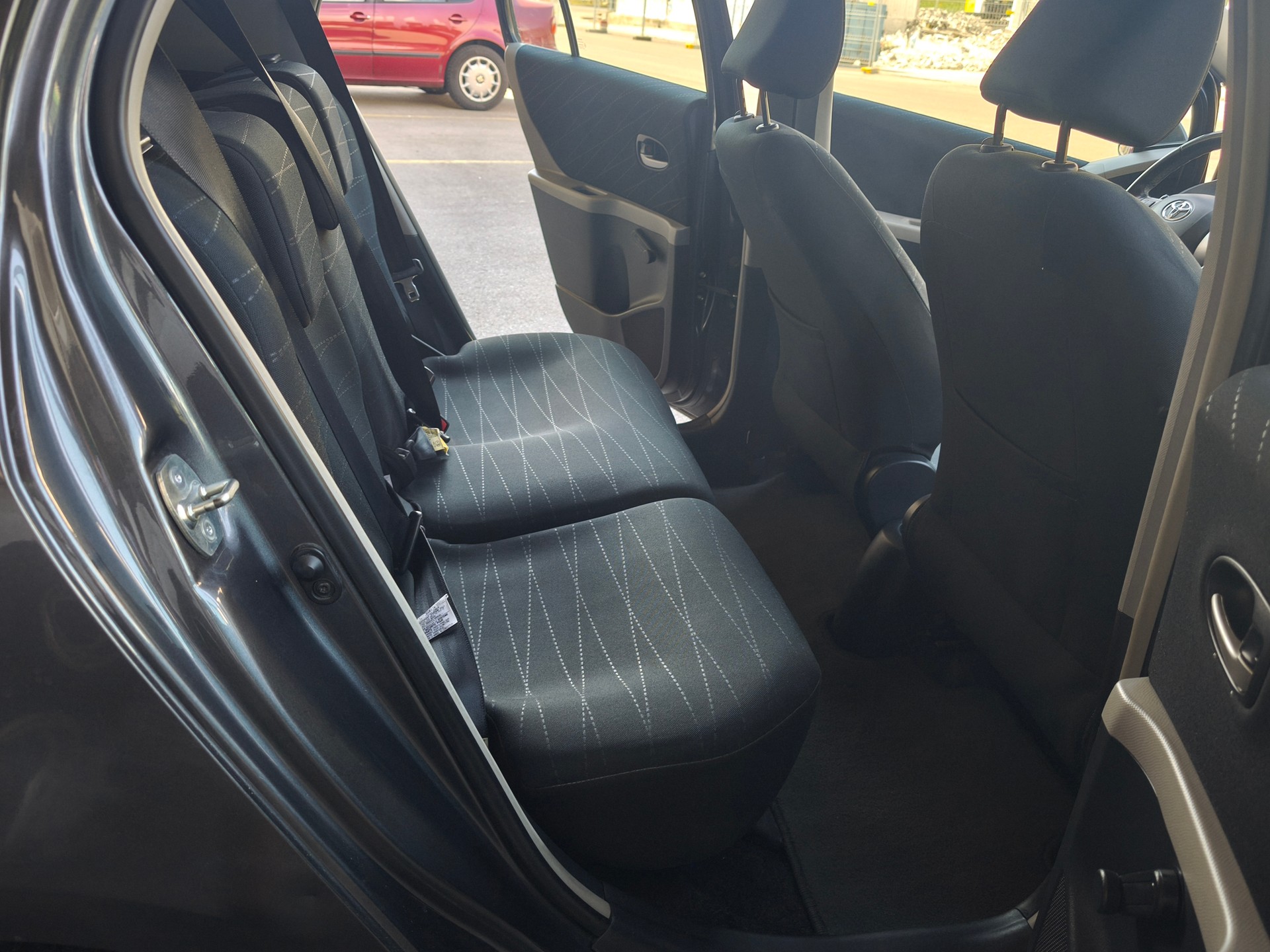 TOYOTA Yaris 1.3 City-image-7