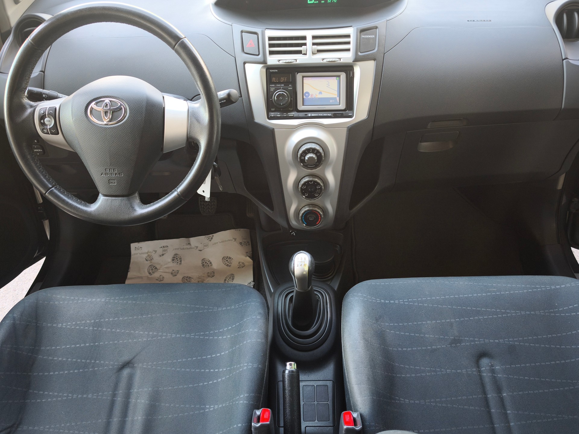 TOYOTA Yaris 1.3 City-image-8