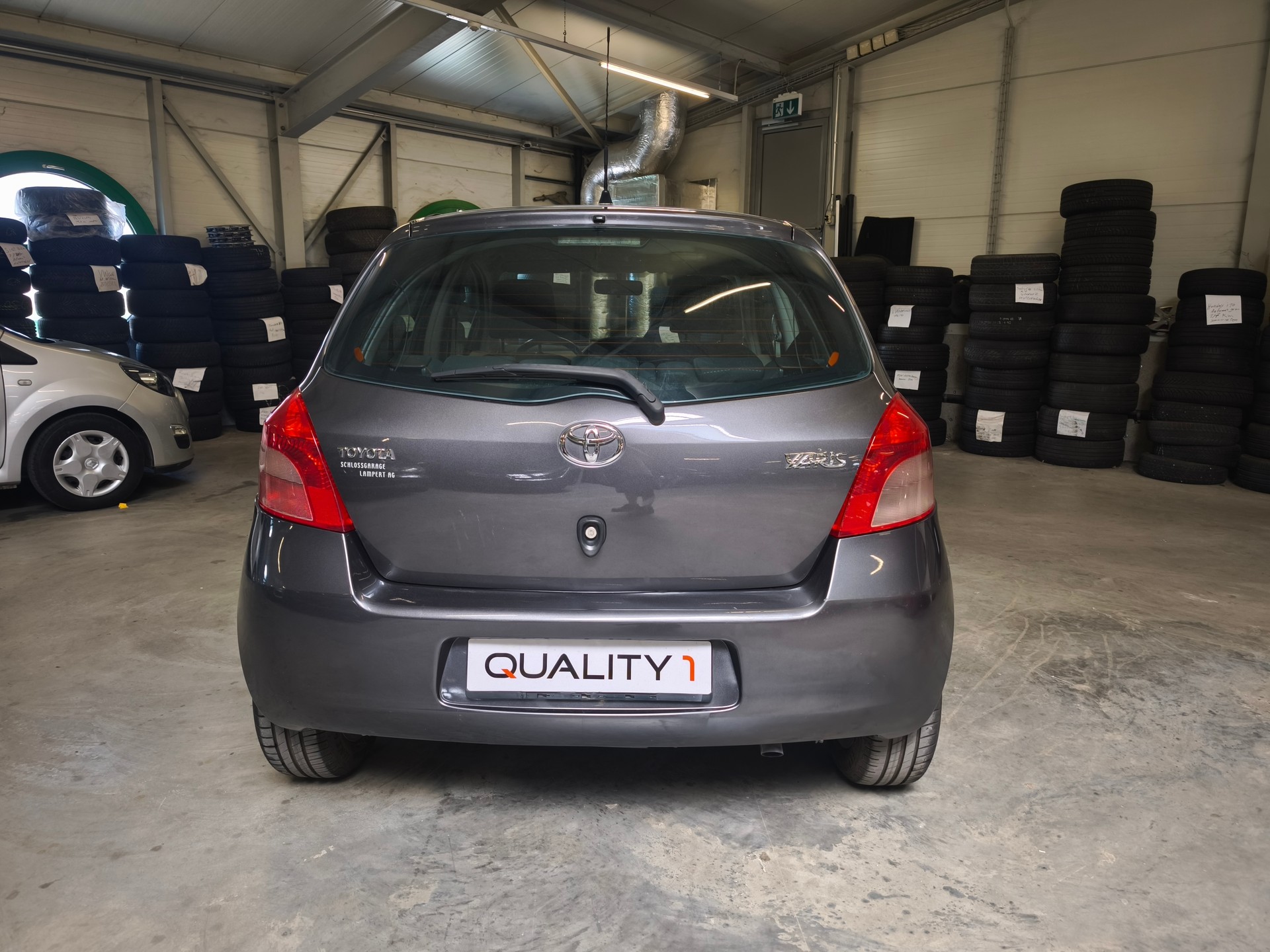 TOYOTA Yaris 1.3 City-image-3