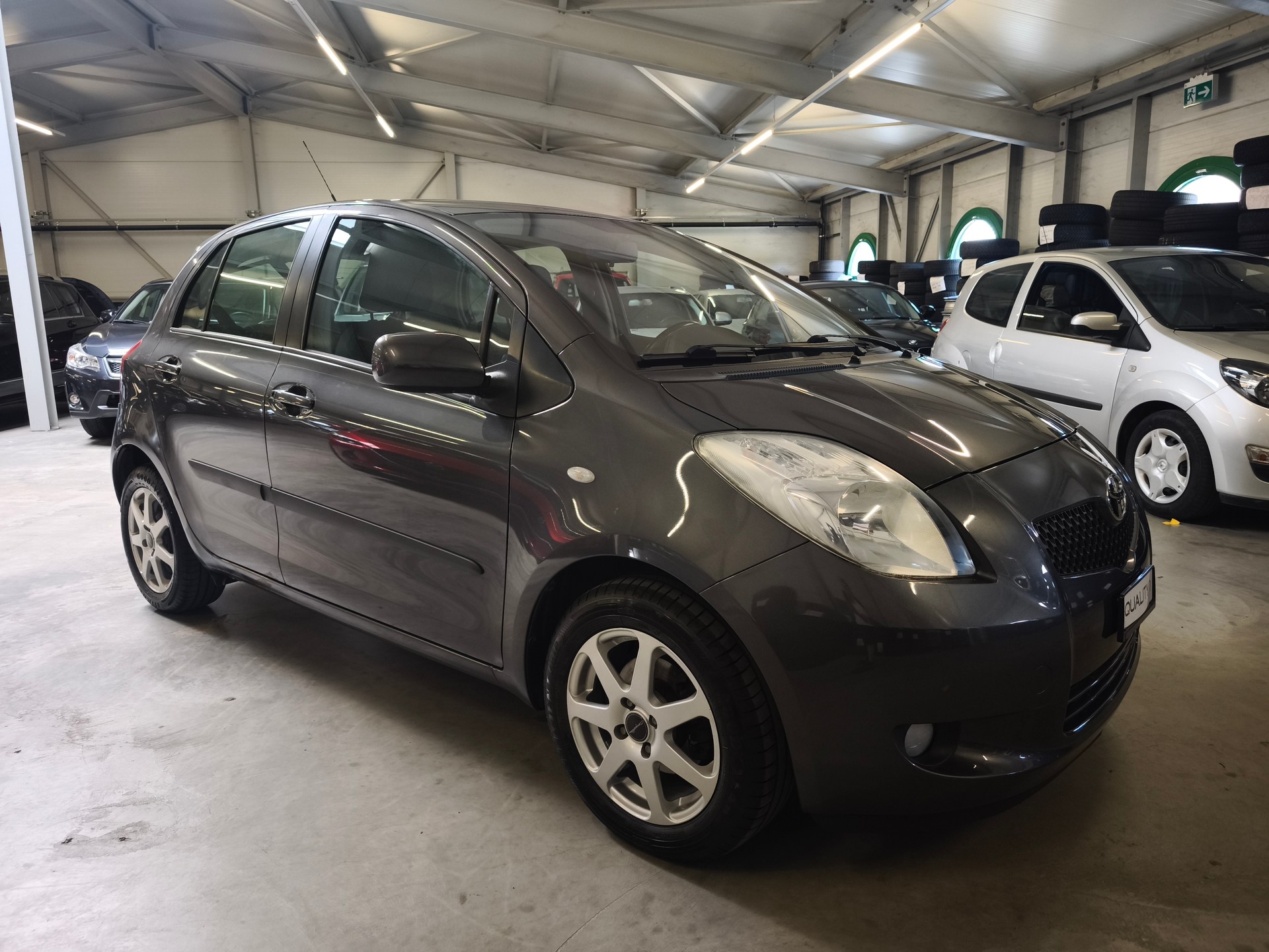 TOYOTA Yaris 1.3 City-image-1