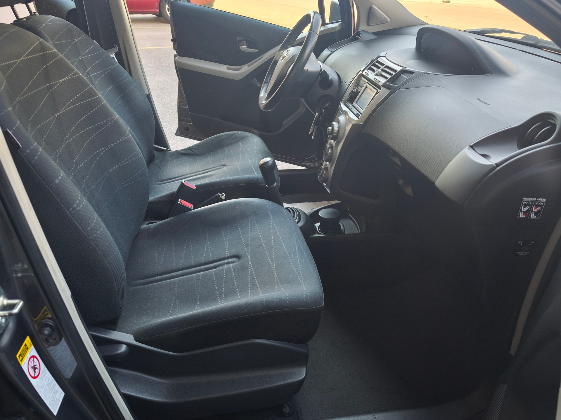 TOYOTA Yaris 1.3 City-image-6