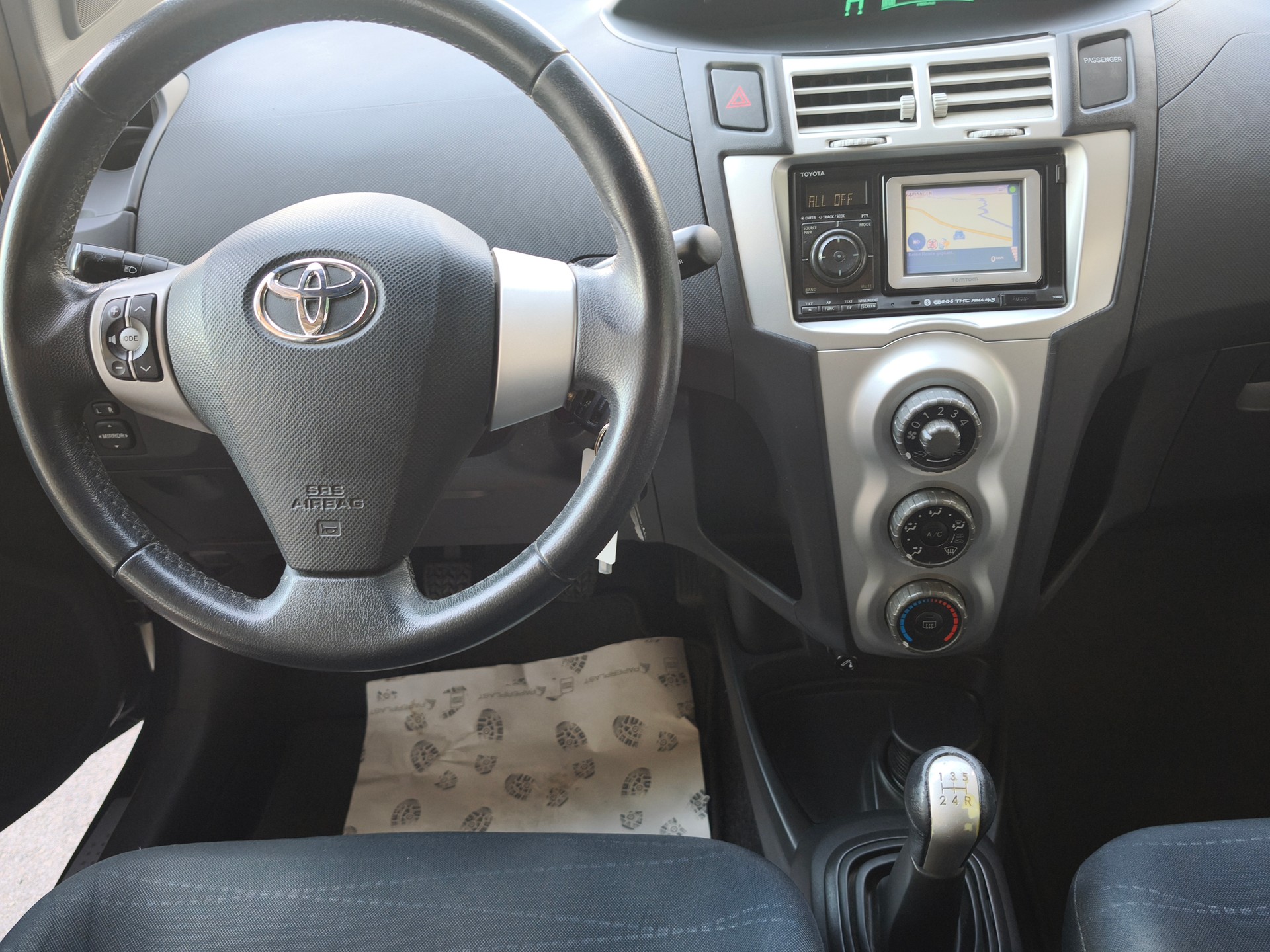 TOYOTA Yaris 1.3 City-image-9