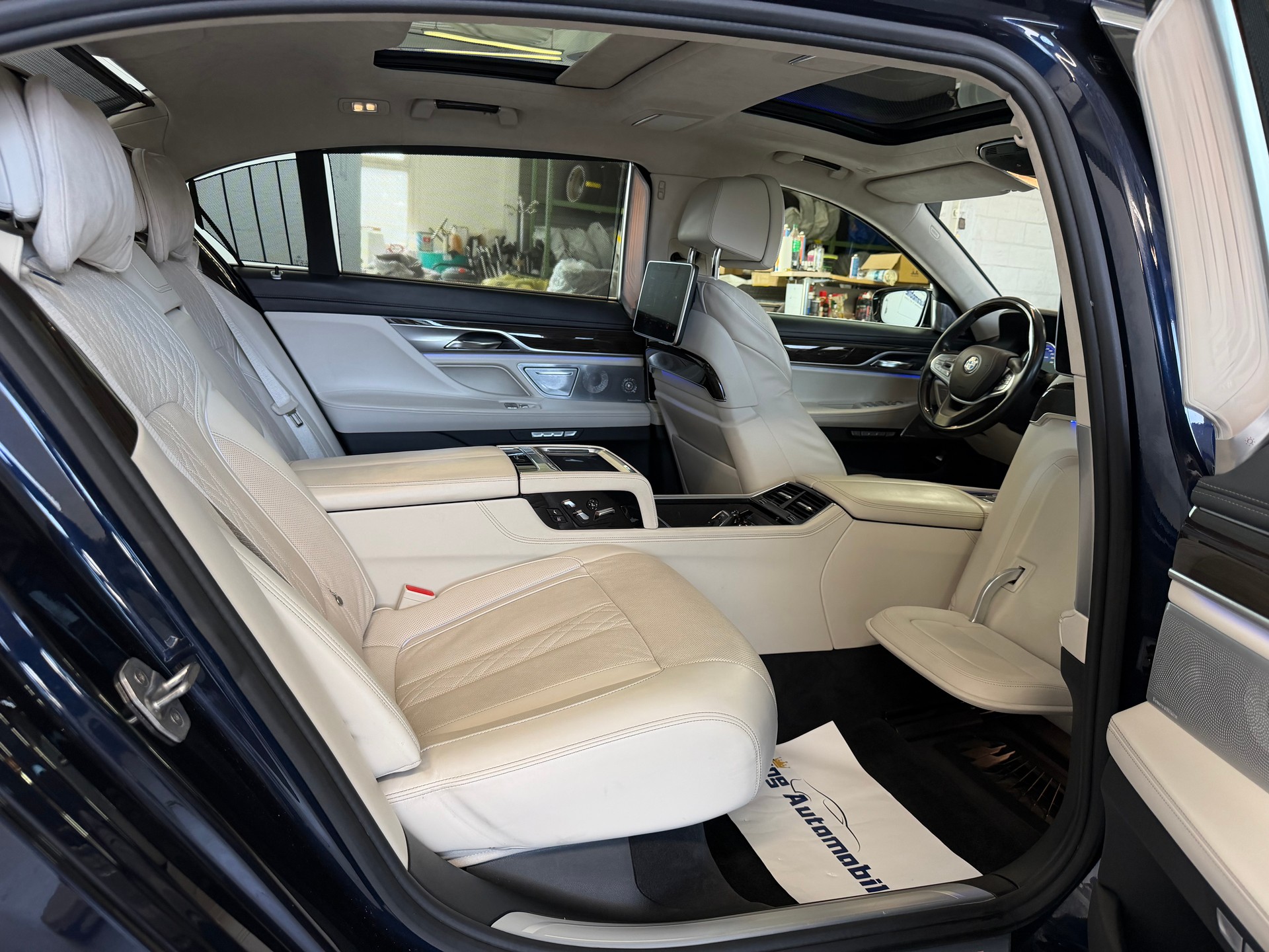BMW 750Li xDrive Steptronic | CH-Auto | BMW Service | Laserlight | Executive Lounge-image-18